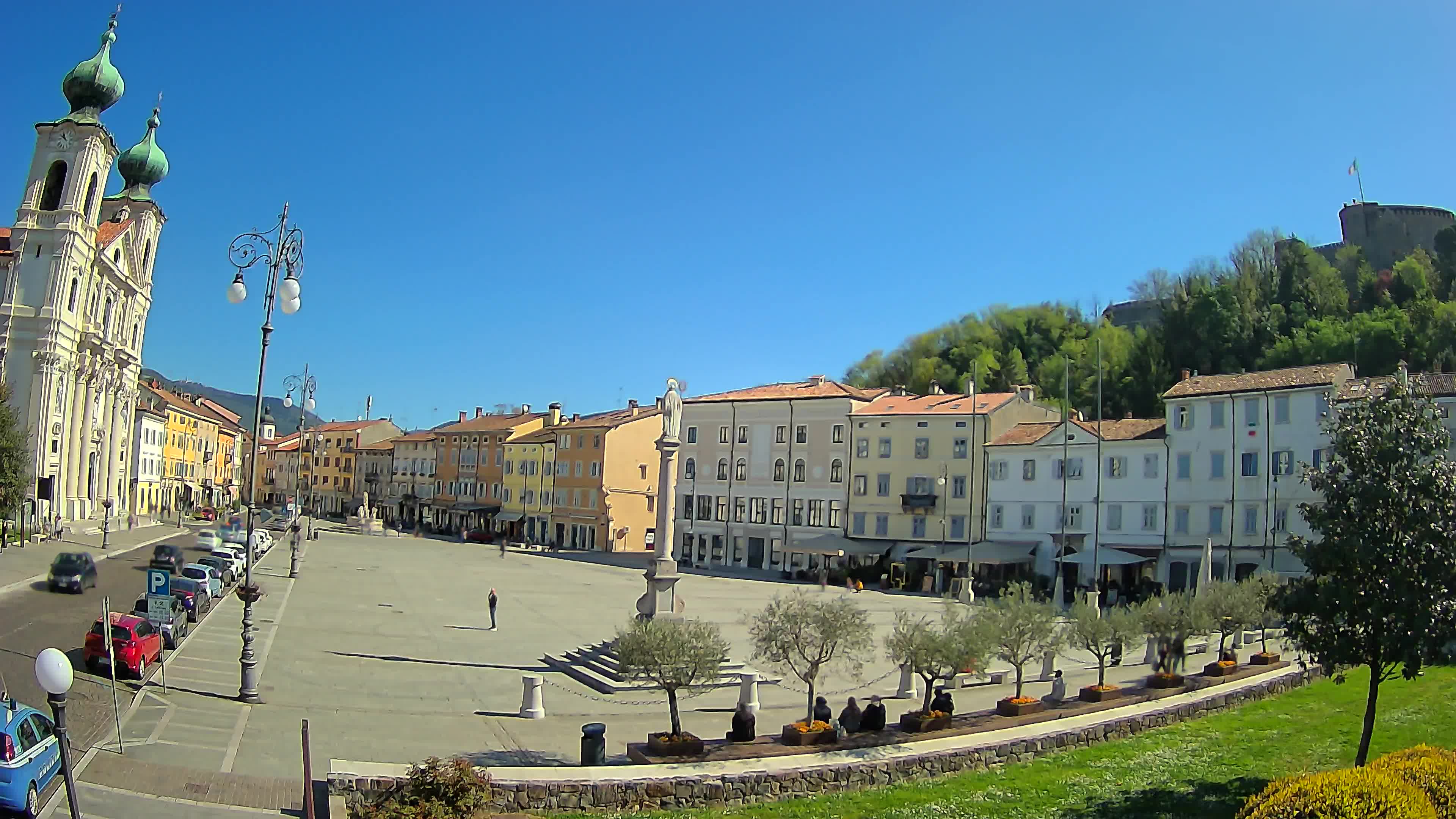Gorizia Piazza della Vittoria e chiesa di S. Ignazio