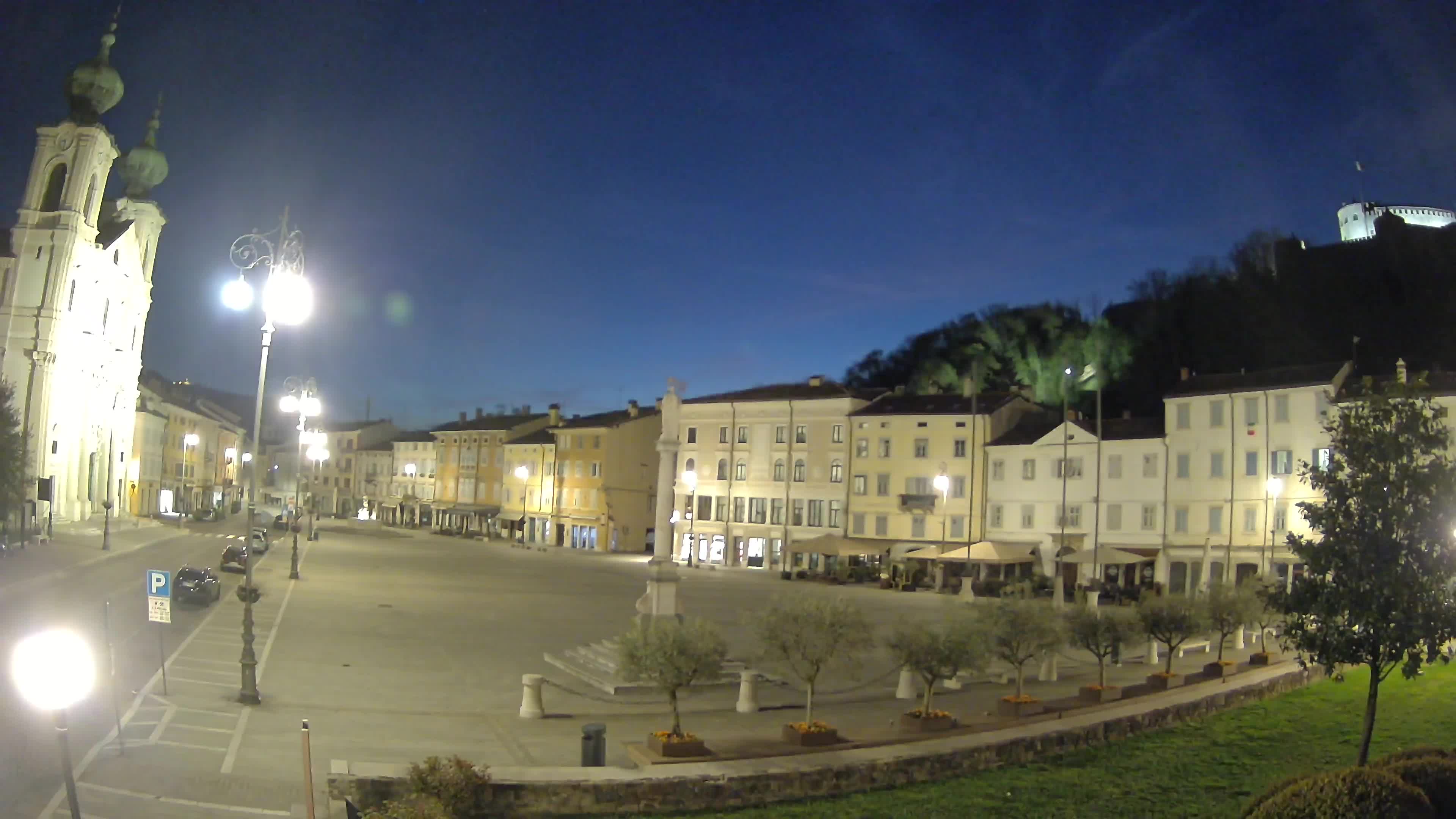 Gorizia Piazza della Vittoria e chiesa di S. Ignazio