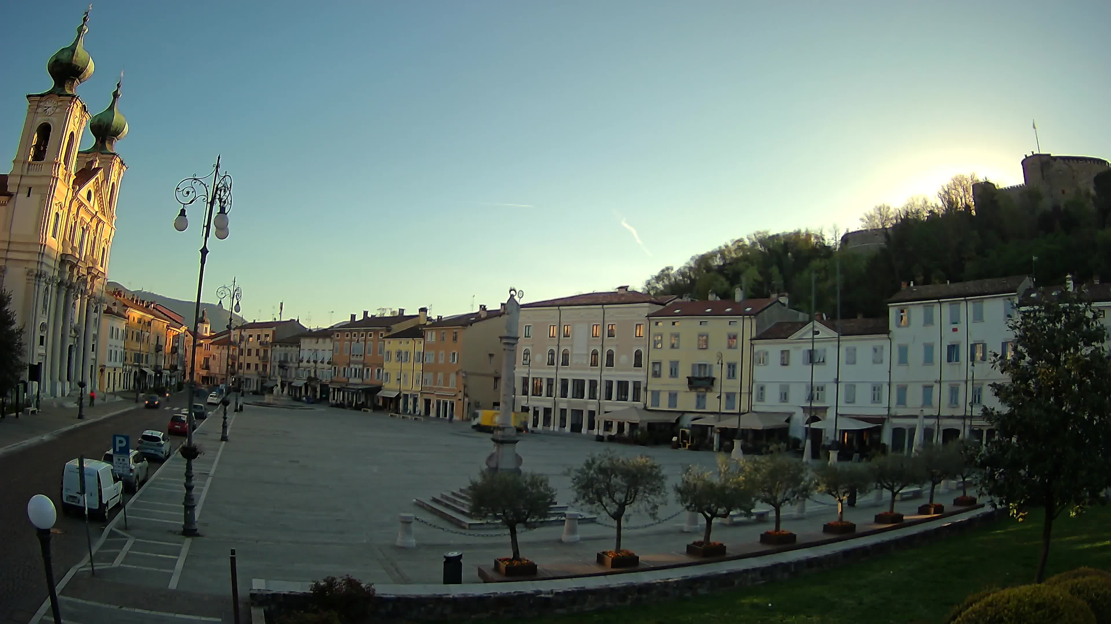 Kamera Gorica Travnik in cerkev sv. Ignacija