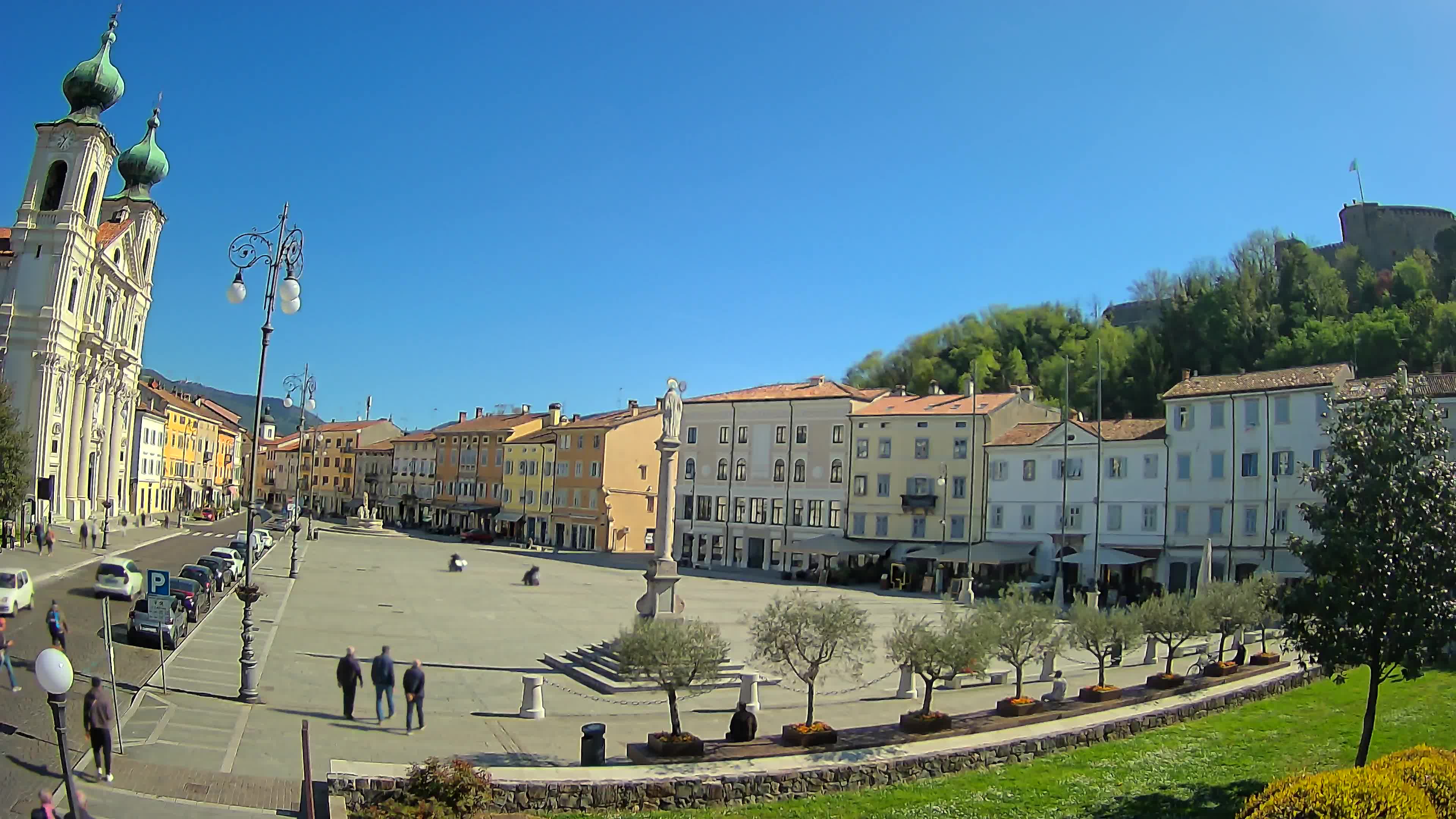 Gorizia – Plaza Vittoria – iglesia de San Pedro. Ignacio