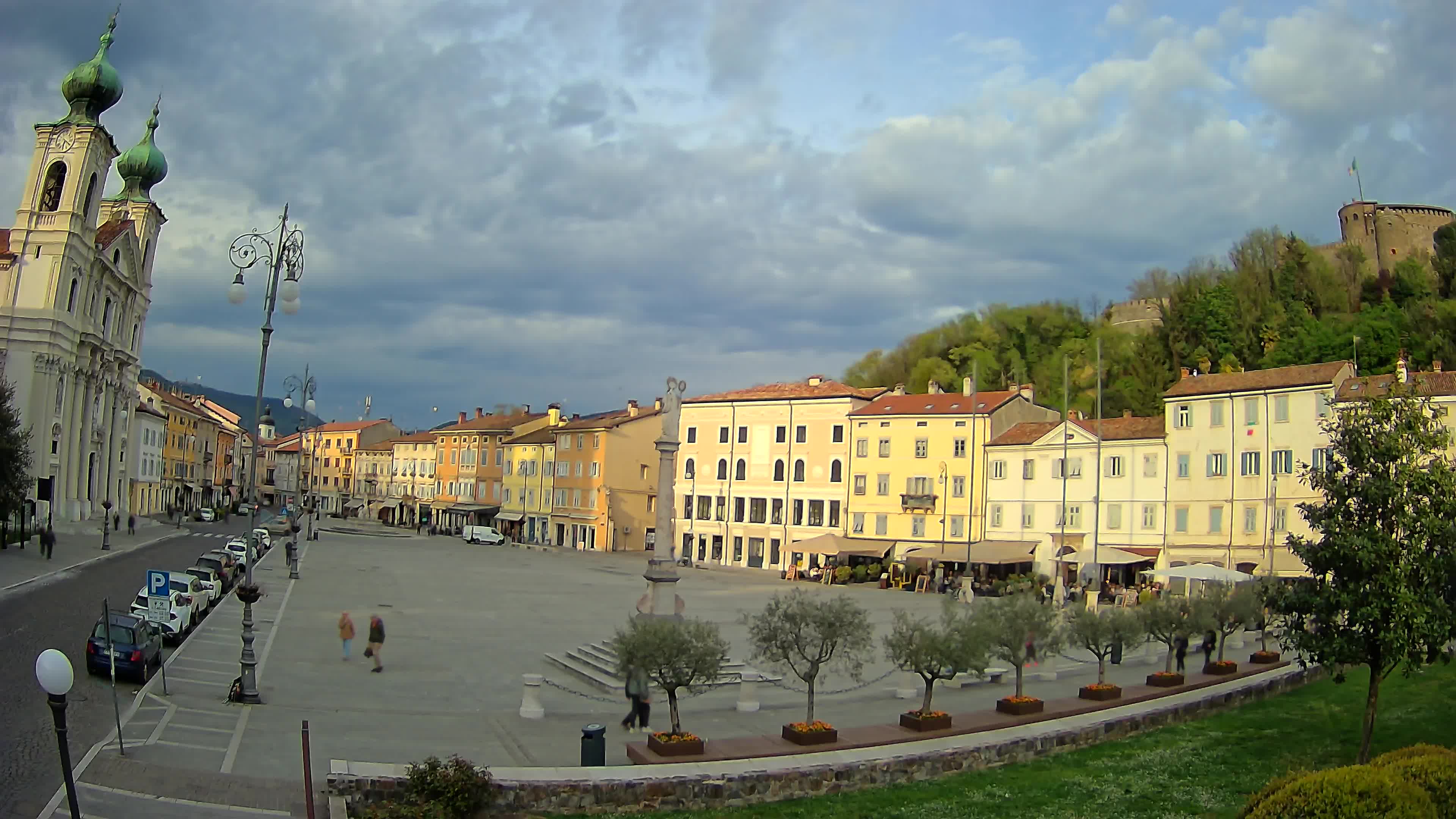 Gorizia Piazza della Vittoria e chiesa di S. Ignazio