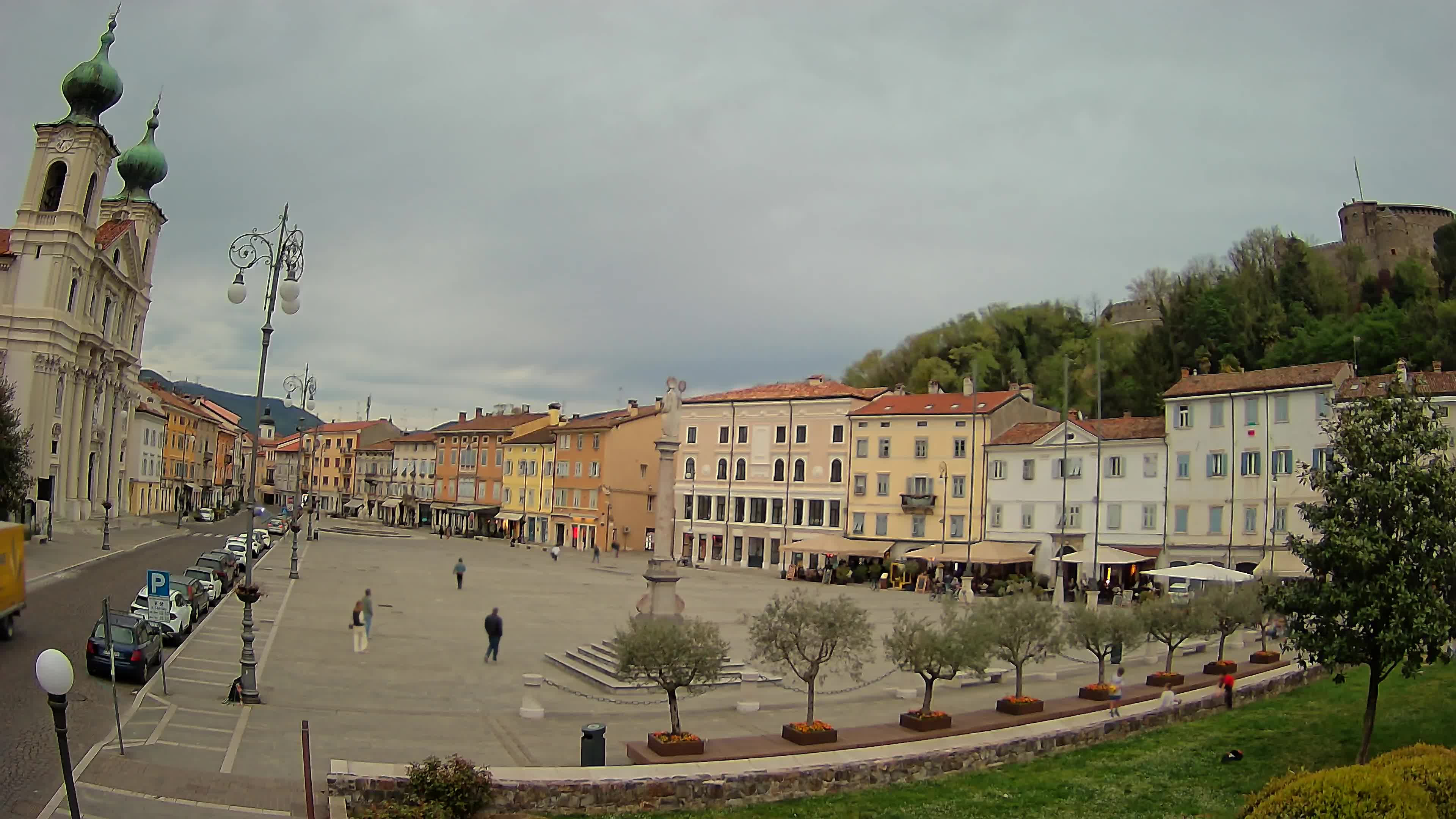 Gorizia Piazza della Vittoria e chiesa di S. Ignazio