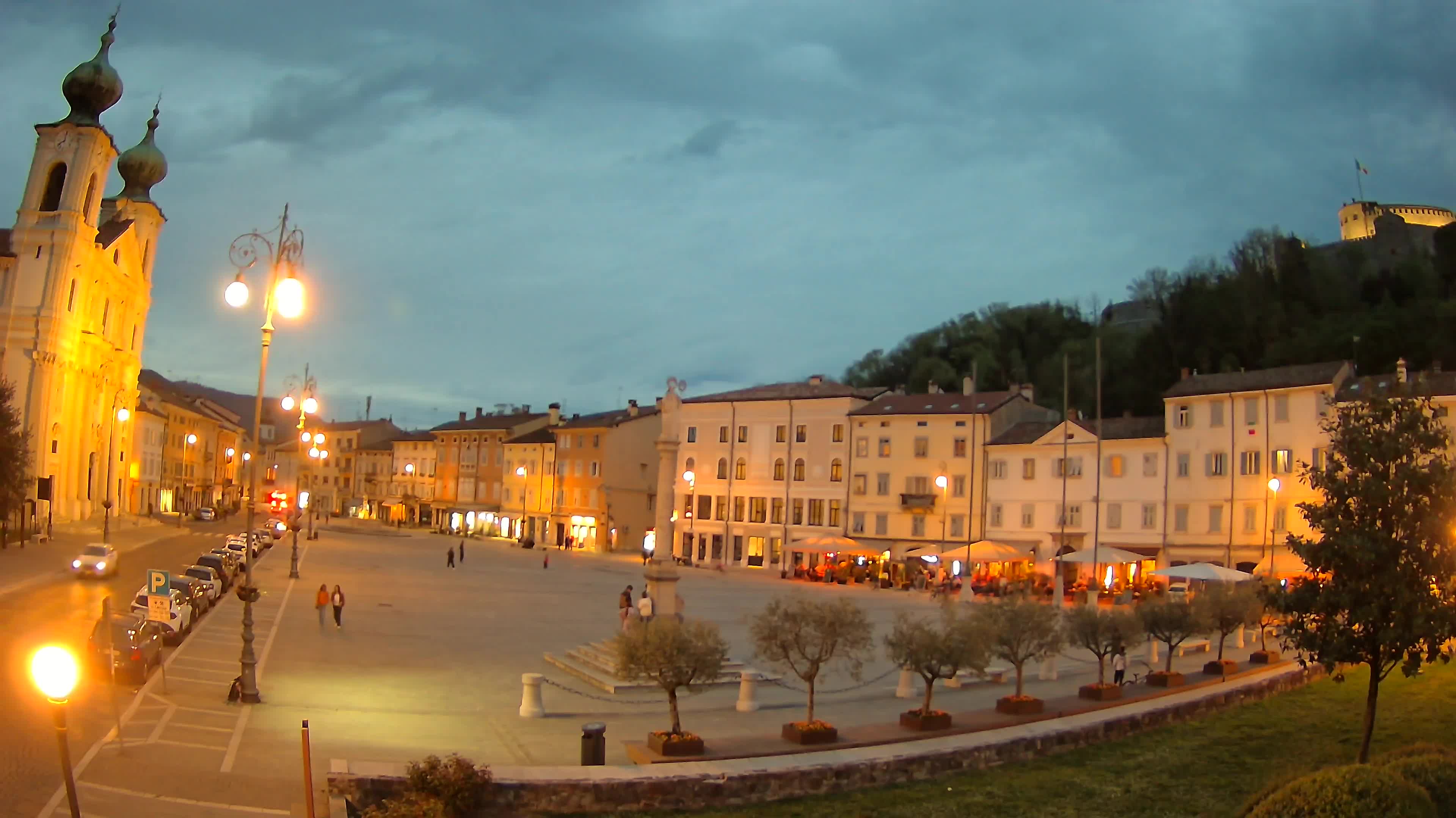 Gorizia Piazza della Vittoria e chiesa di S. Ignazio