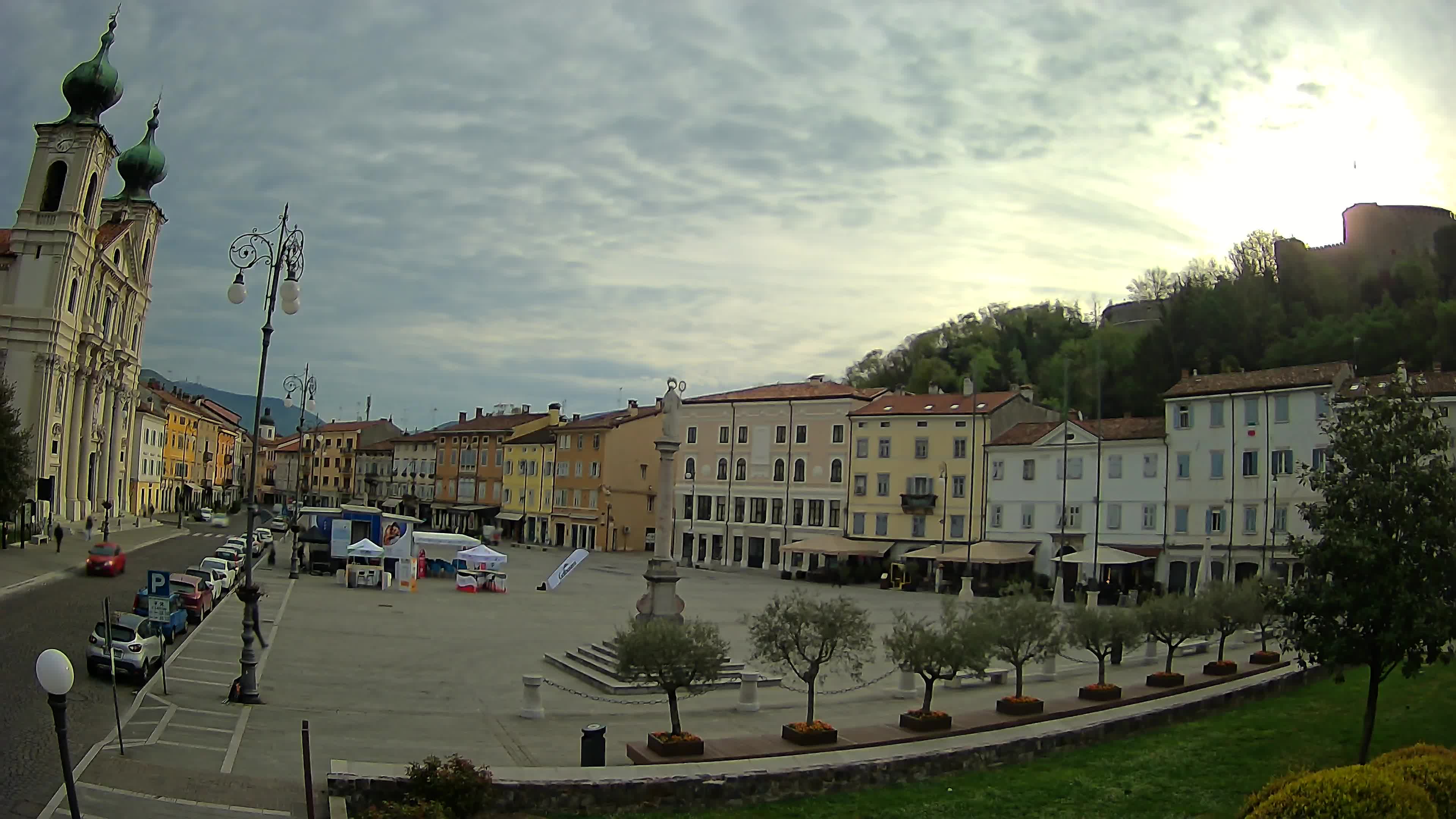Kamera Gorica Travnik in cerkev sv. Ignacija