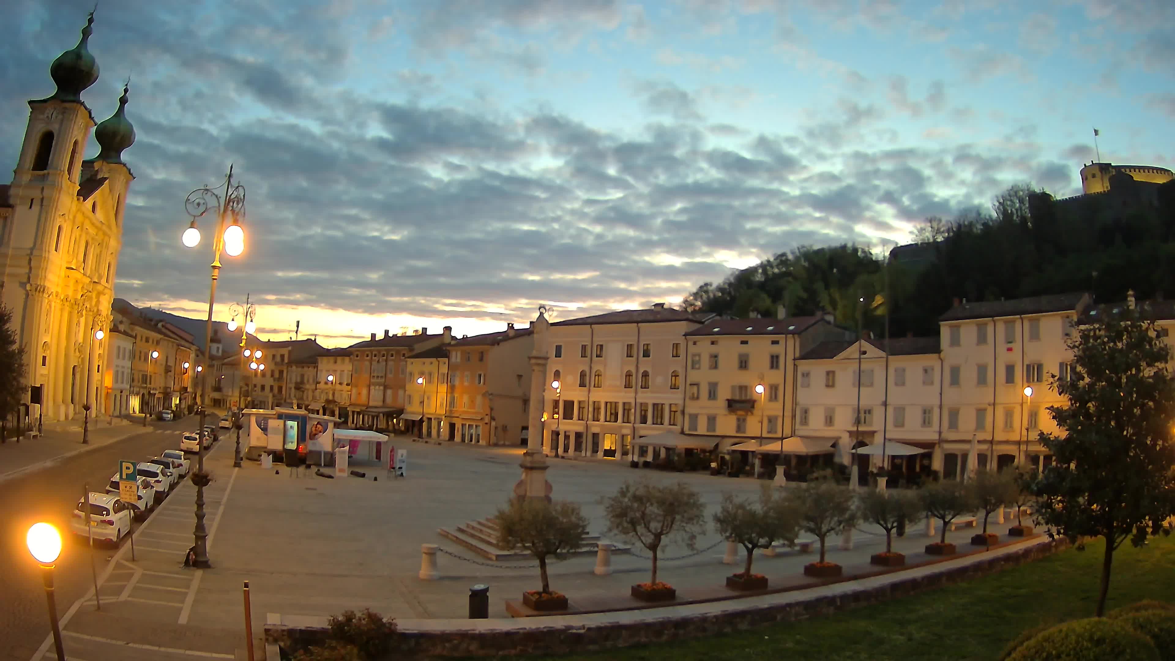 Gorizia Piazza della Vittoria e chiesa di S. Ignazio