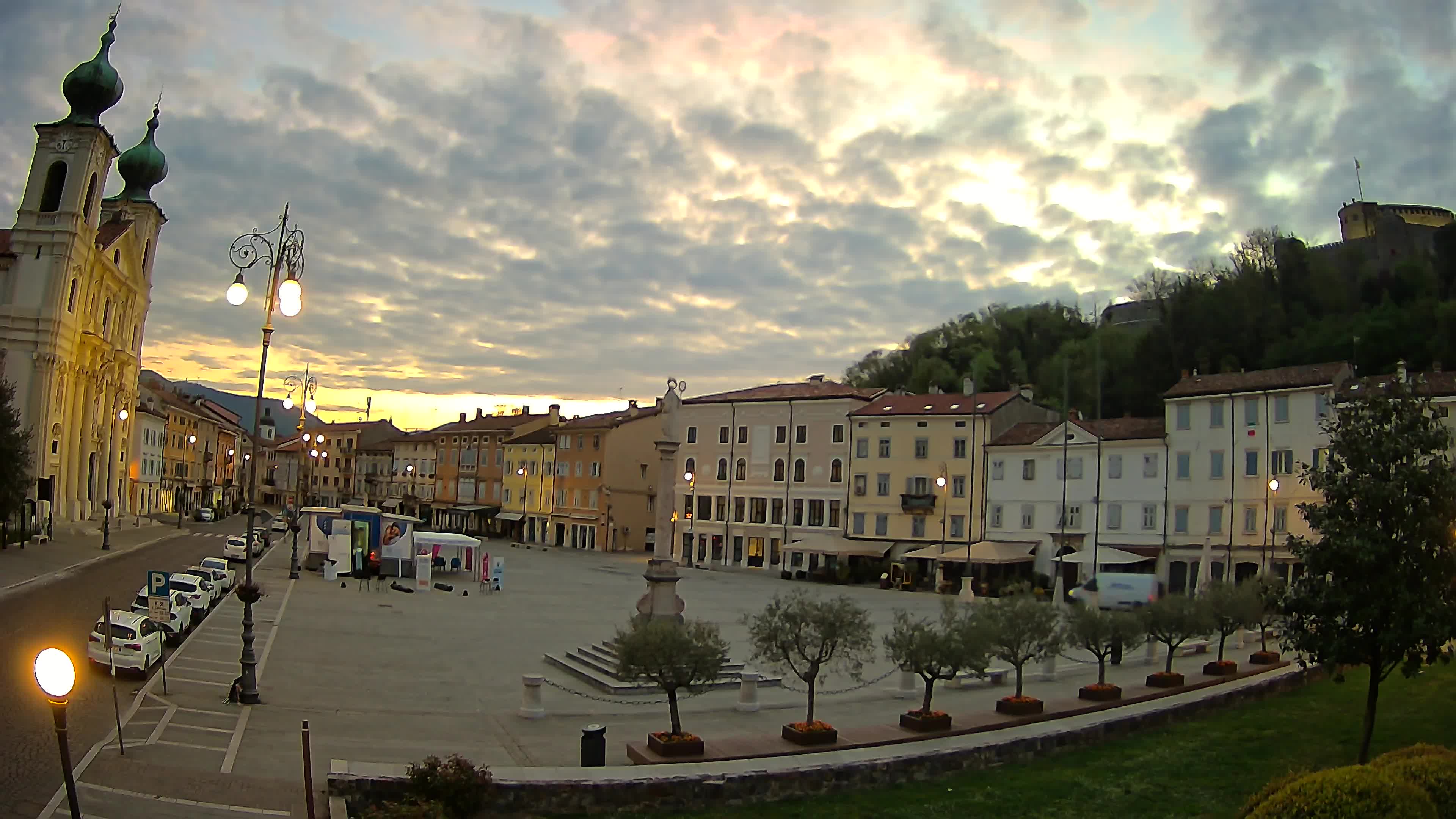 Kamera Gorica Travnik in cerkev sv. Ignacija