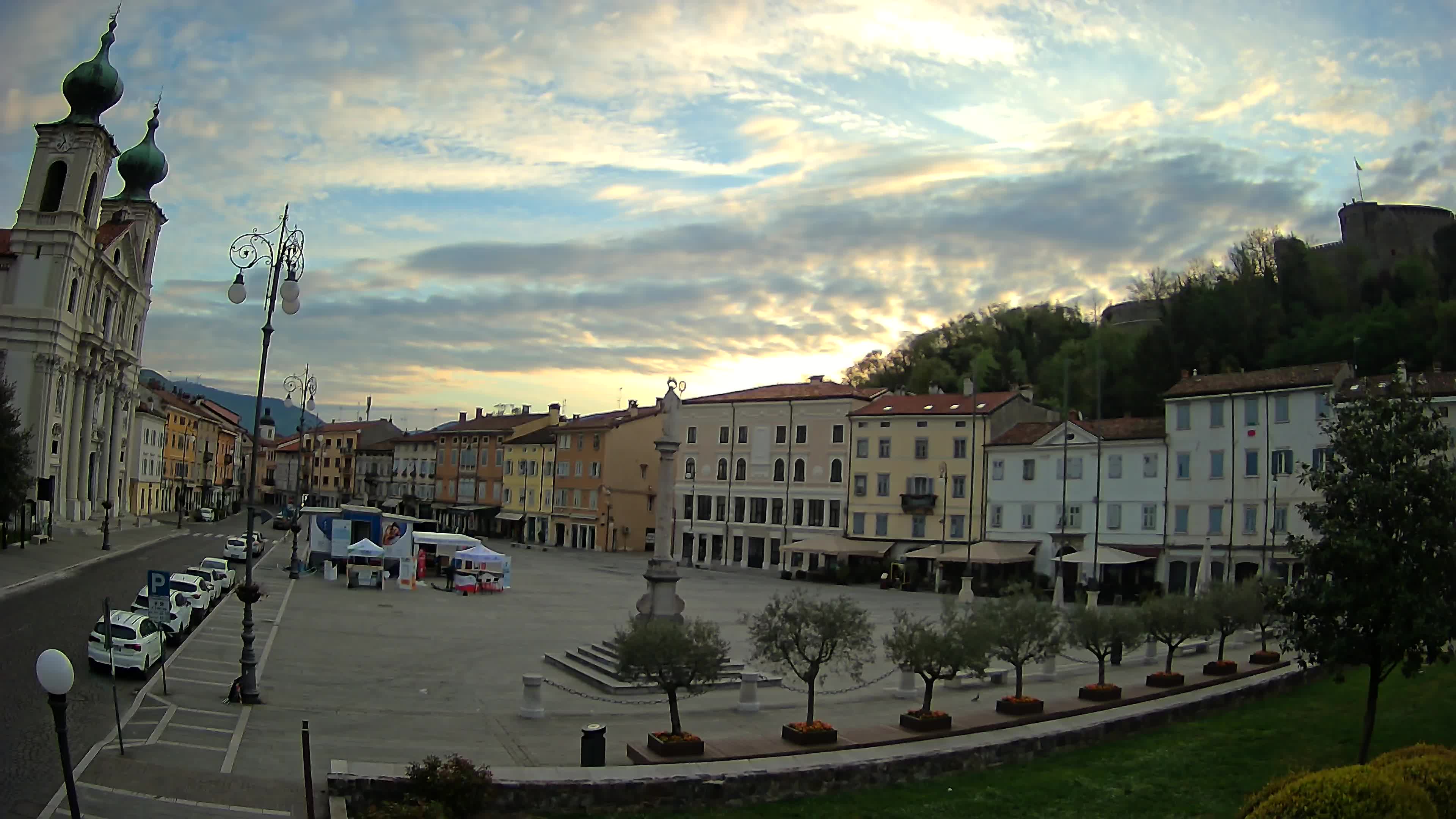 Kamera Gorica Travnik in cerkev sv. Ignacija