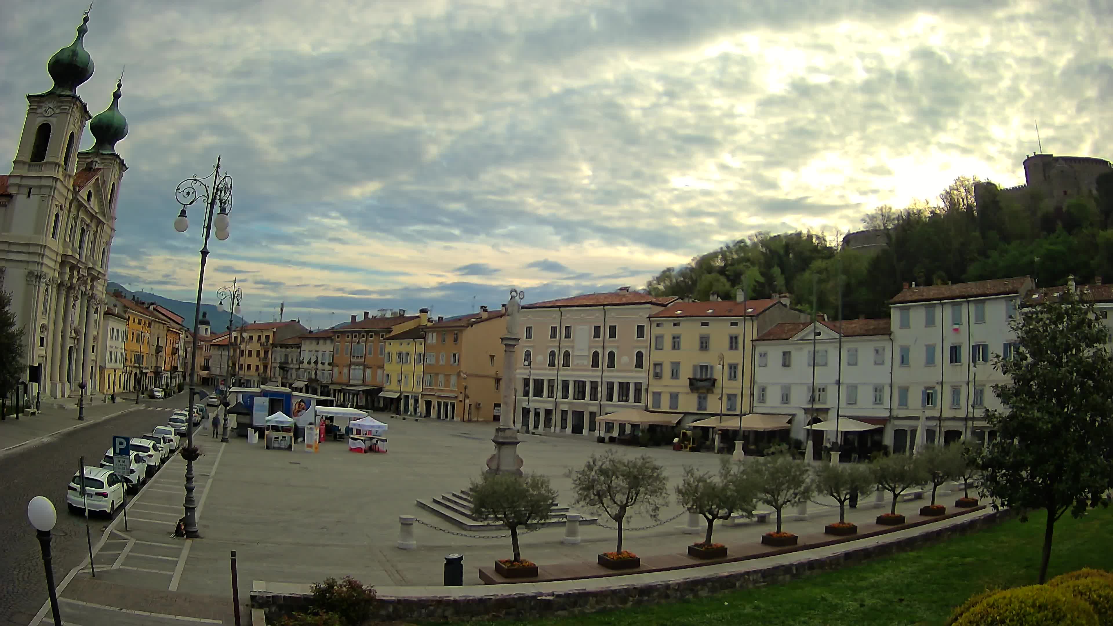 Gorizia Piazza della Vittoria e chiesa di S. Ignazio