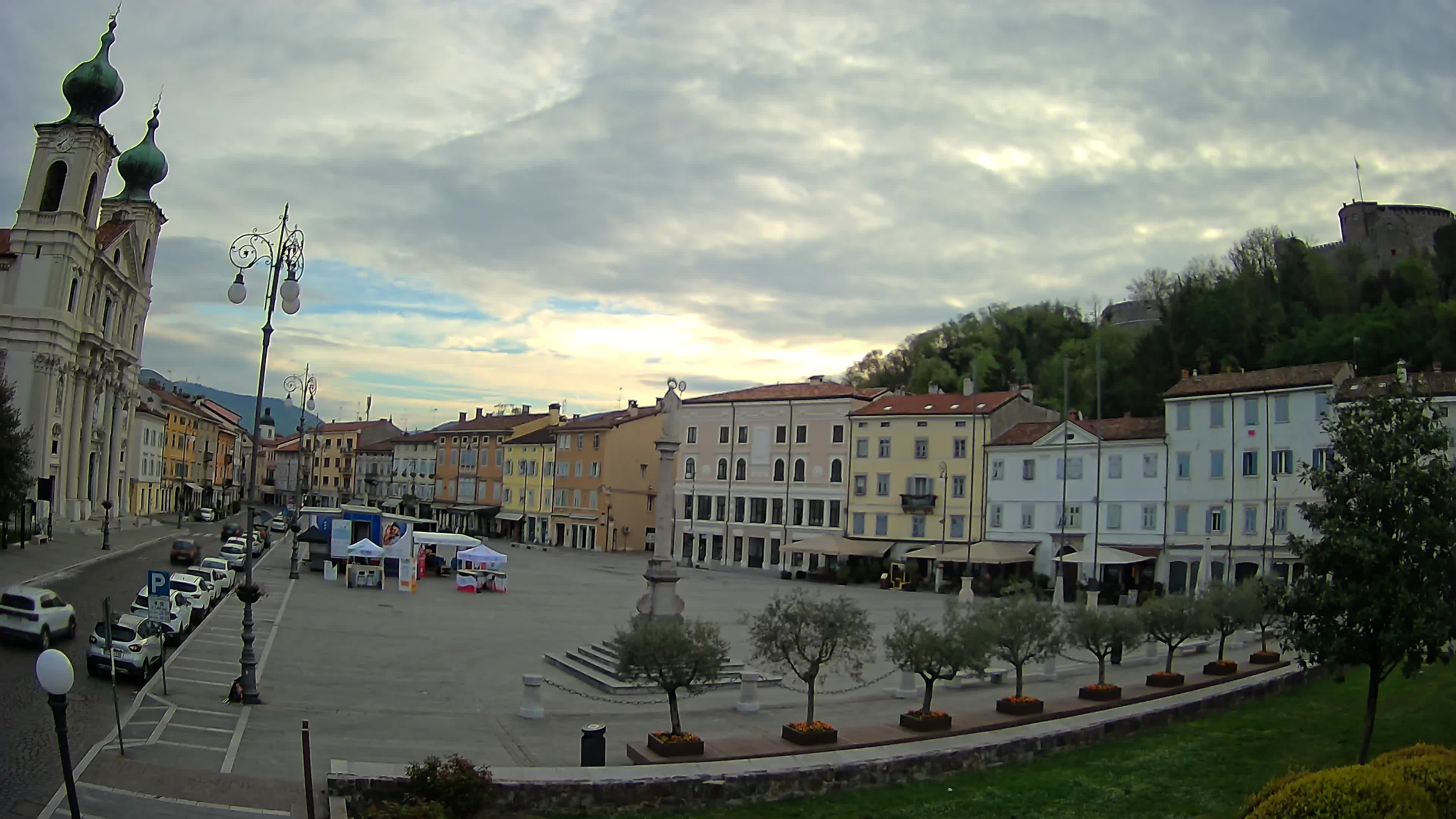 Gorizia Piazza della Vittoria e chiesa di S. Ignazio