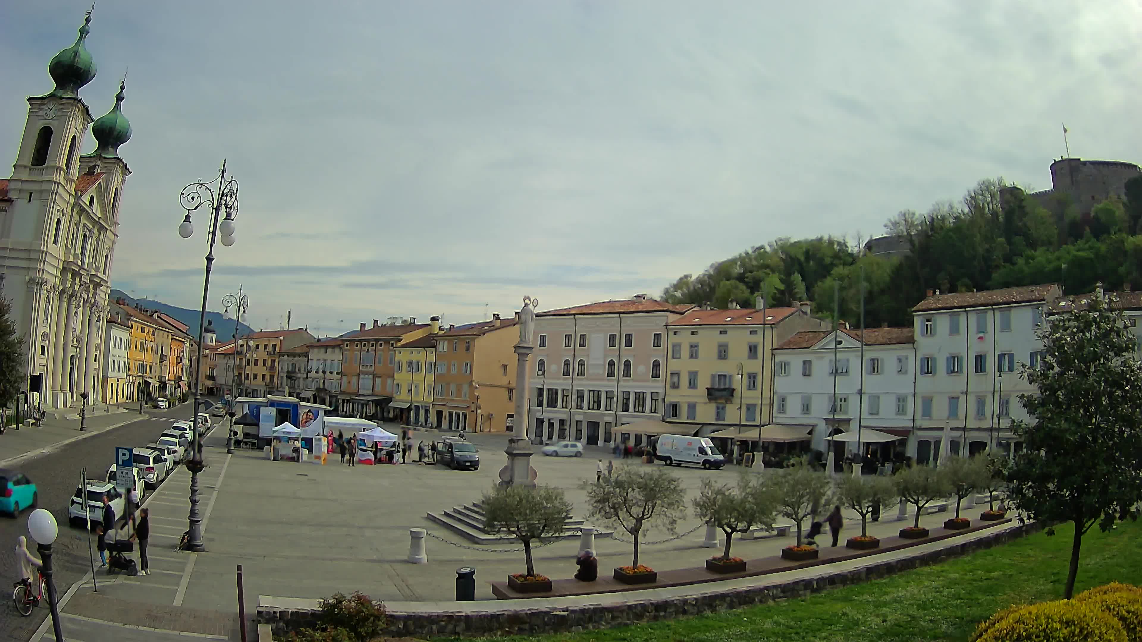 Kamera Gorica Travnik in cerkev sv. Ignacija