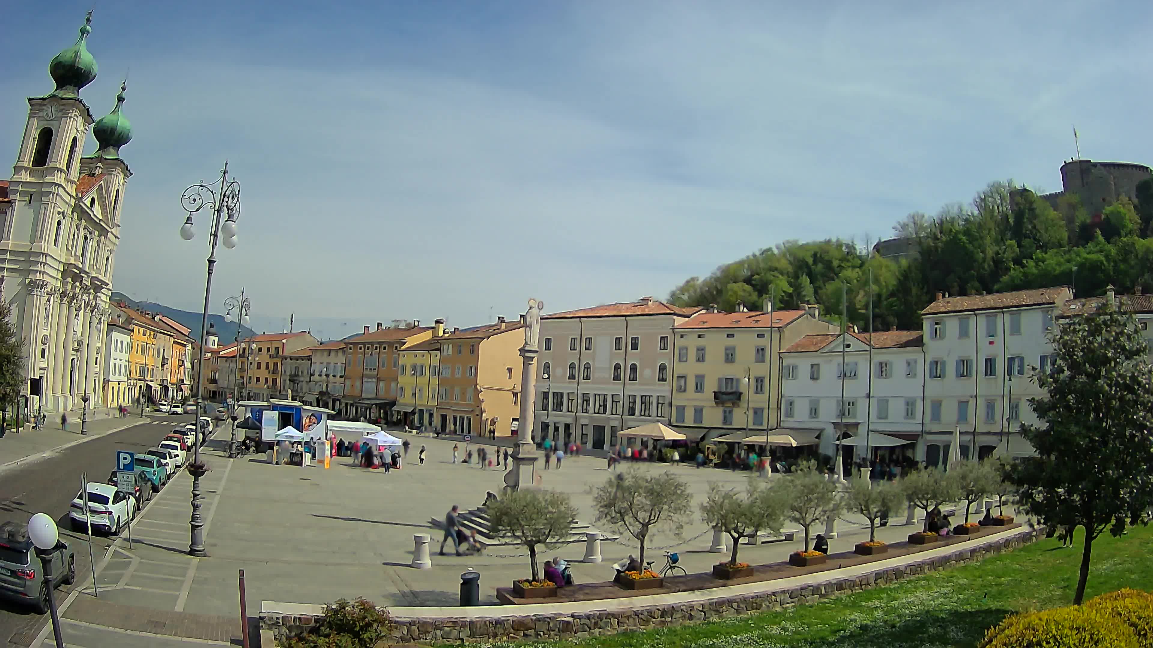 Kamera Gorica Travnik in cerkev sv. Ignacija
