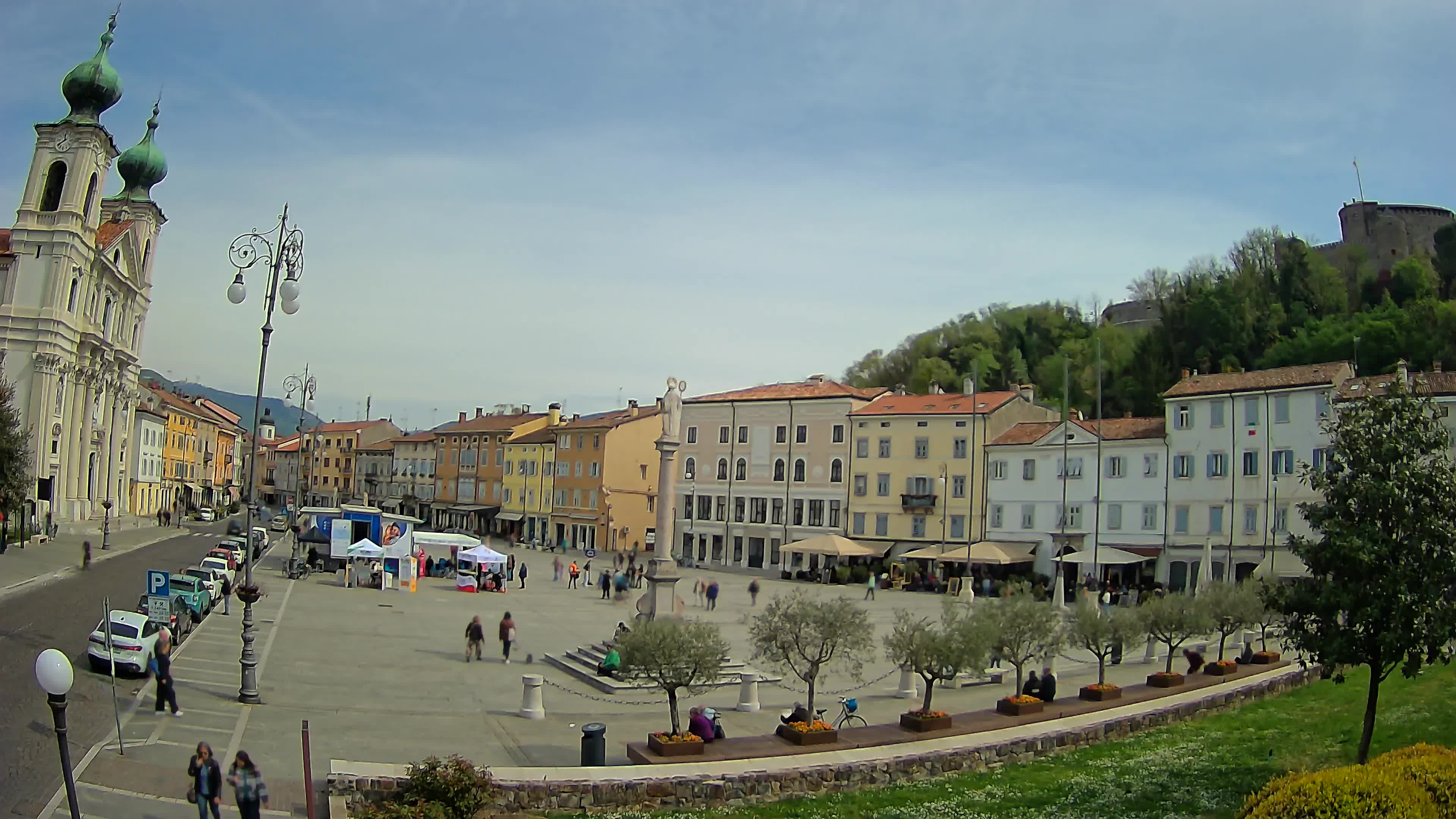 Kamera Gorica Travnik in cerkev sv. Ignacija