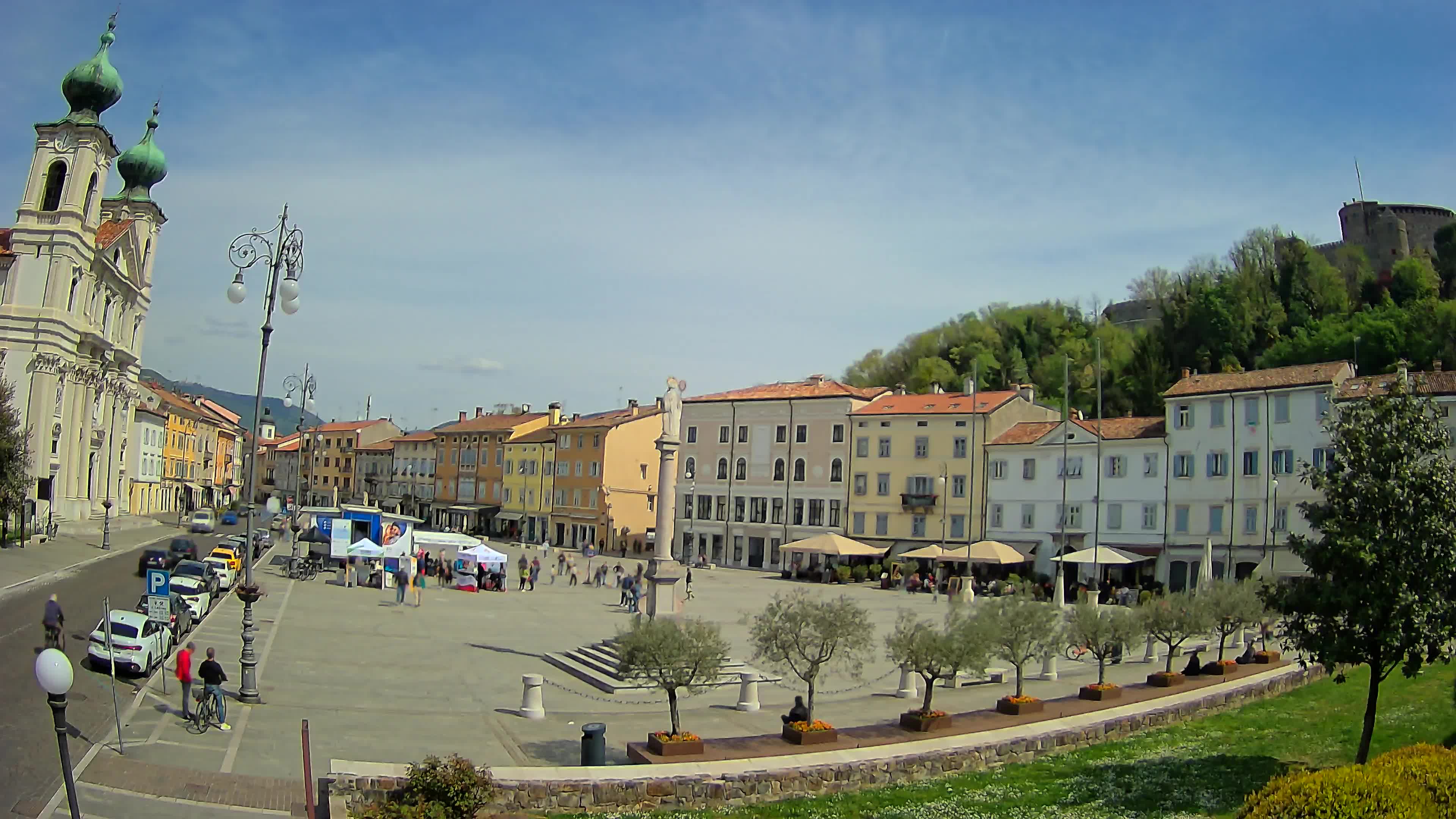 Kamera Gorica Travnik in cerkev sv. Ignacija