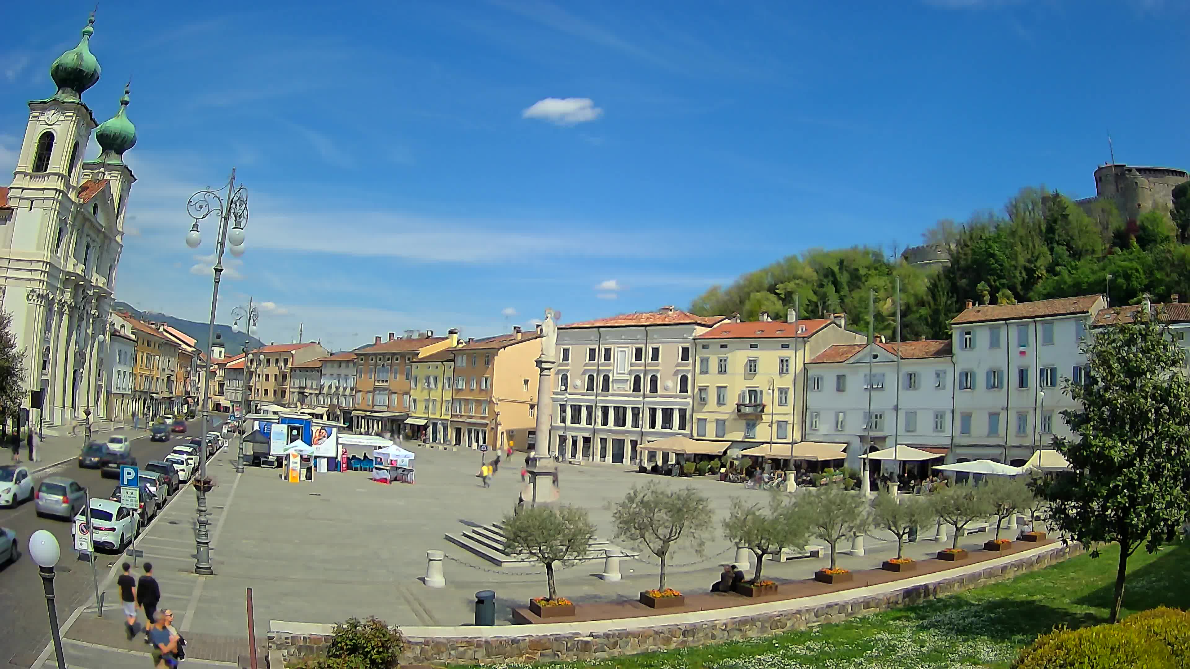 Kamera Gorica Travnik in cerkev sv. Ignacija