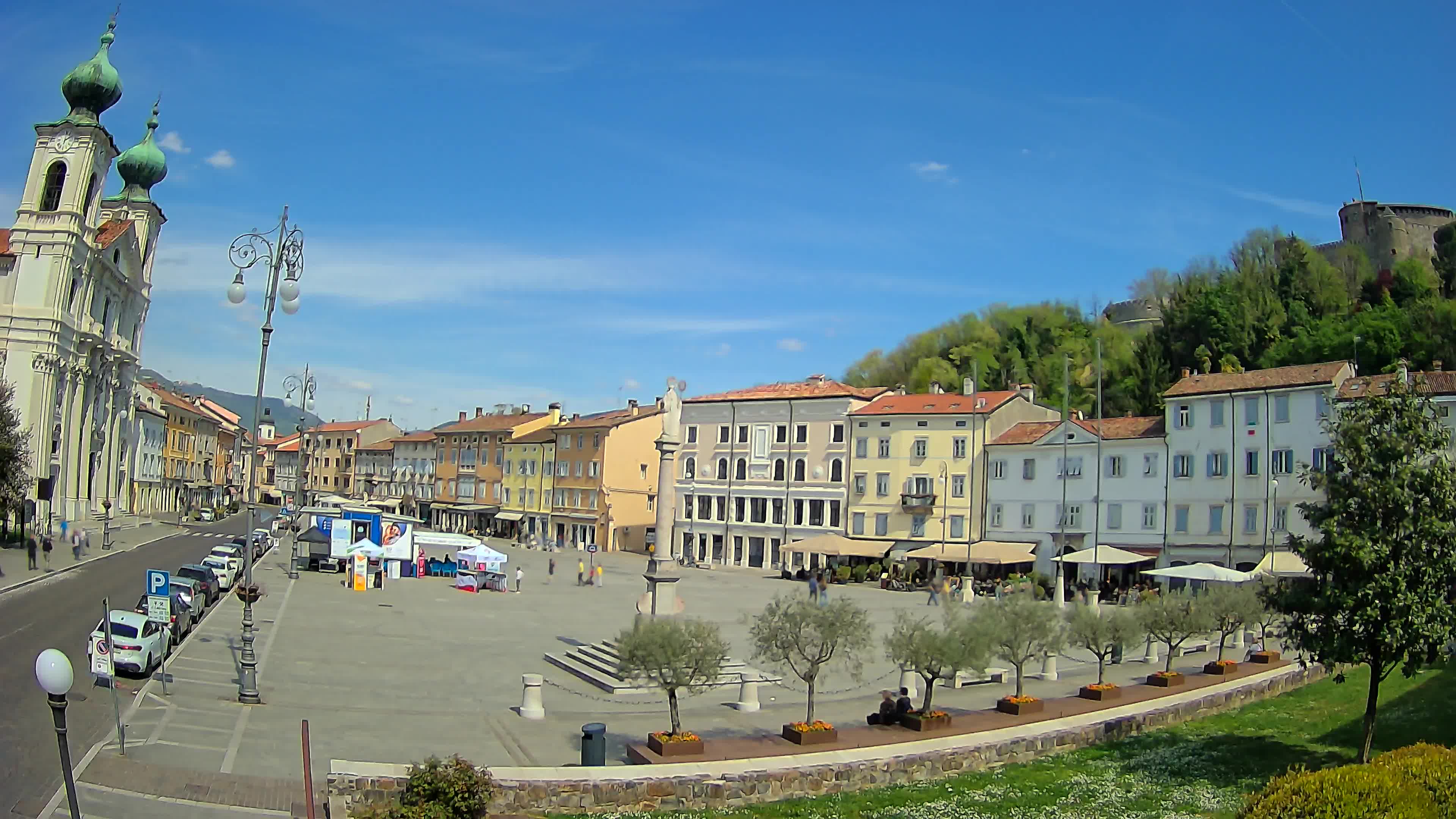 Kamera Gorica Travnik in cerkev sv. Ignacija