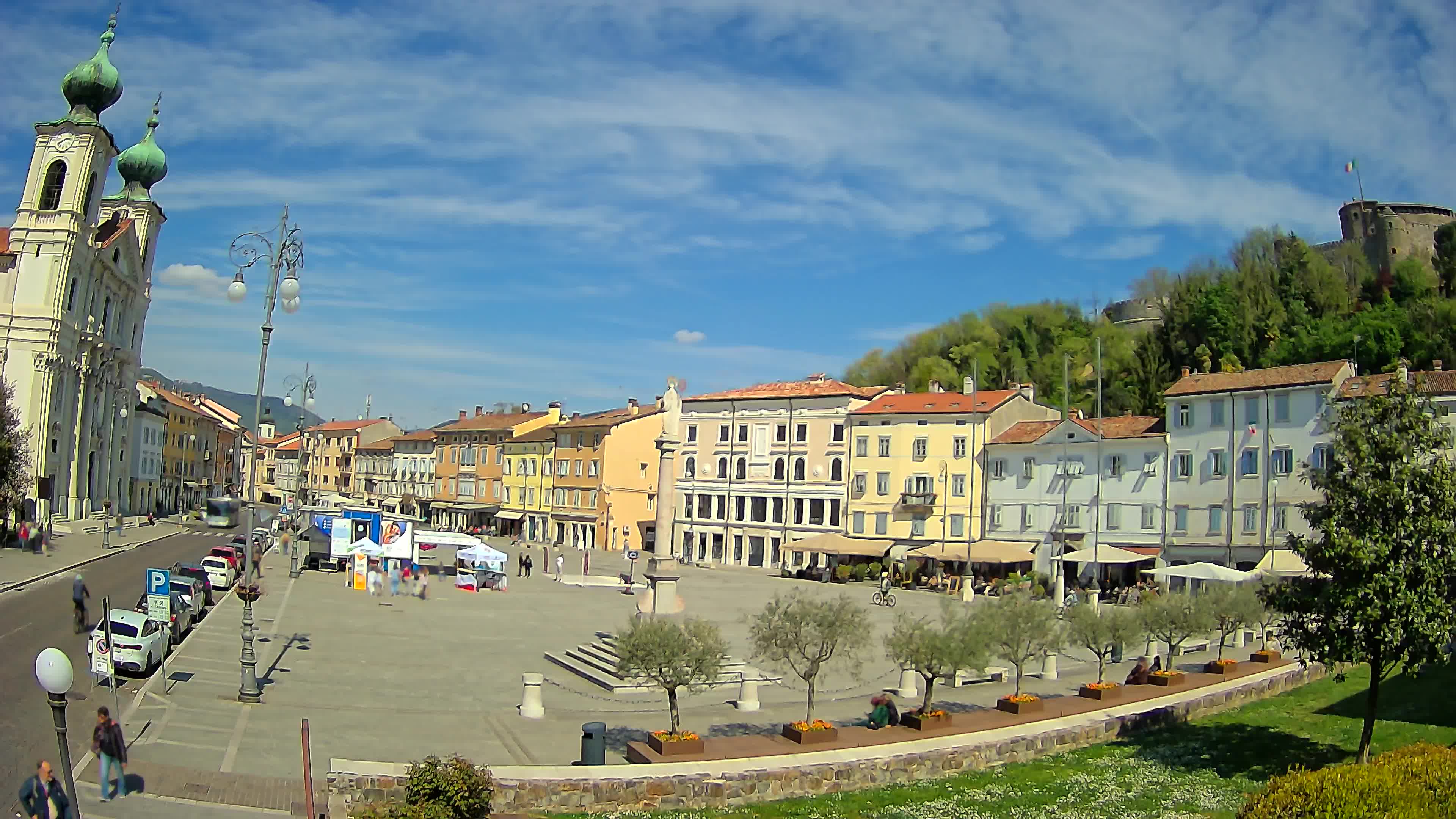 Kamera Gorica Travnik in cerkev sv. Ignacija
