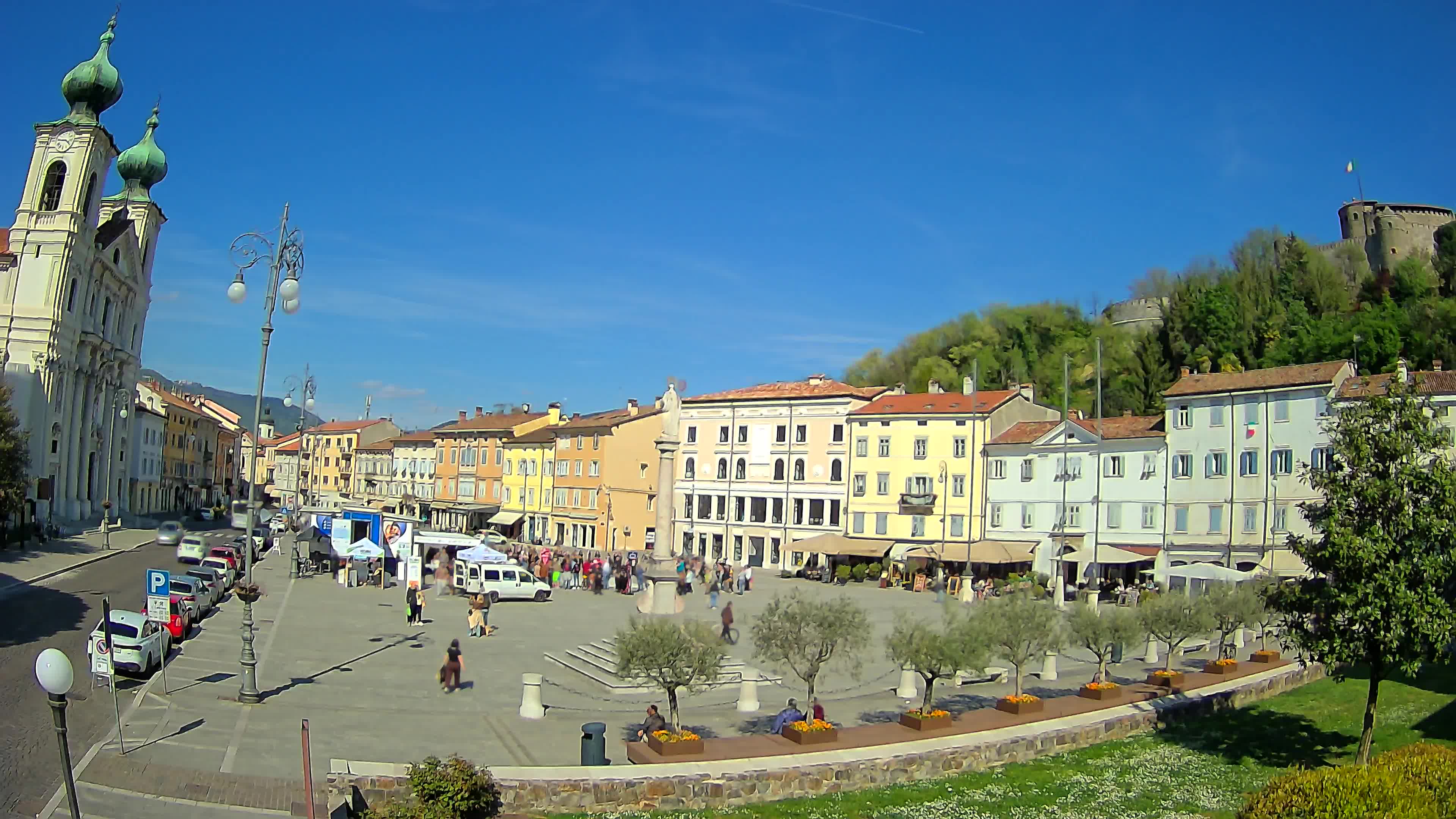 Gorizia – Plaza Vittoria – iglesia de San Pedro. Ignacio