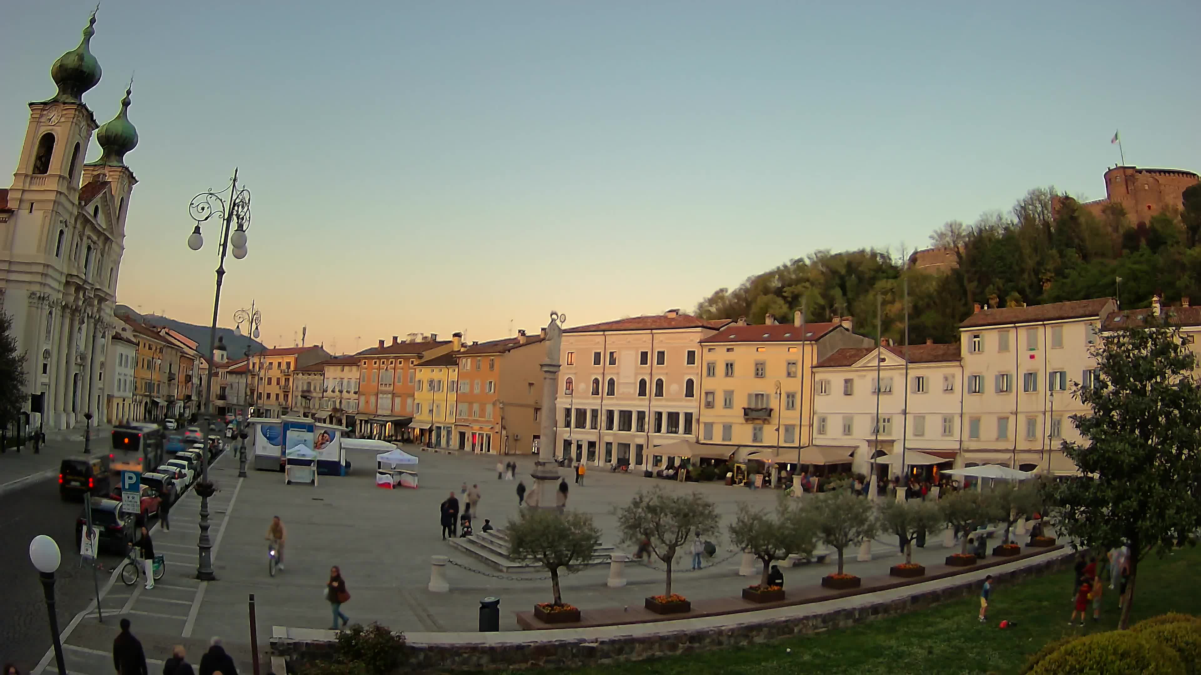 Gorizia Piazza della Vittoria e chiesa di S. Ignazio