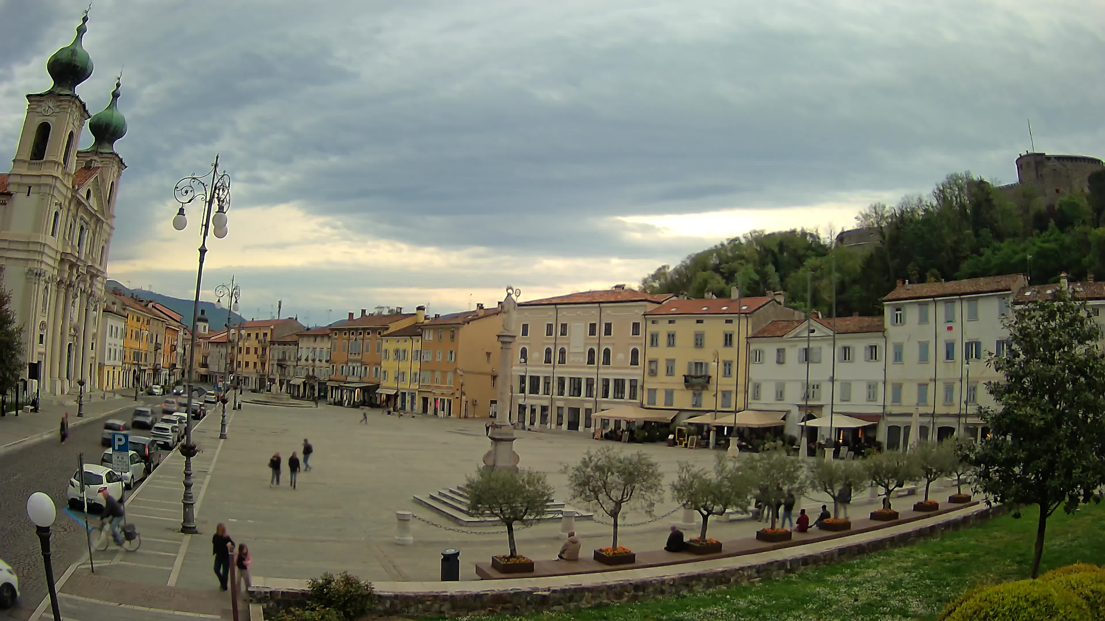 Gorizia Piazza della Vittoria e chiesa di S. Ignazio