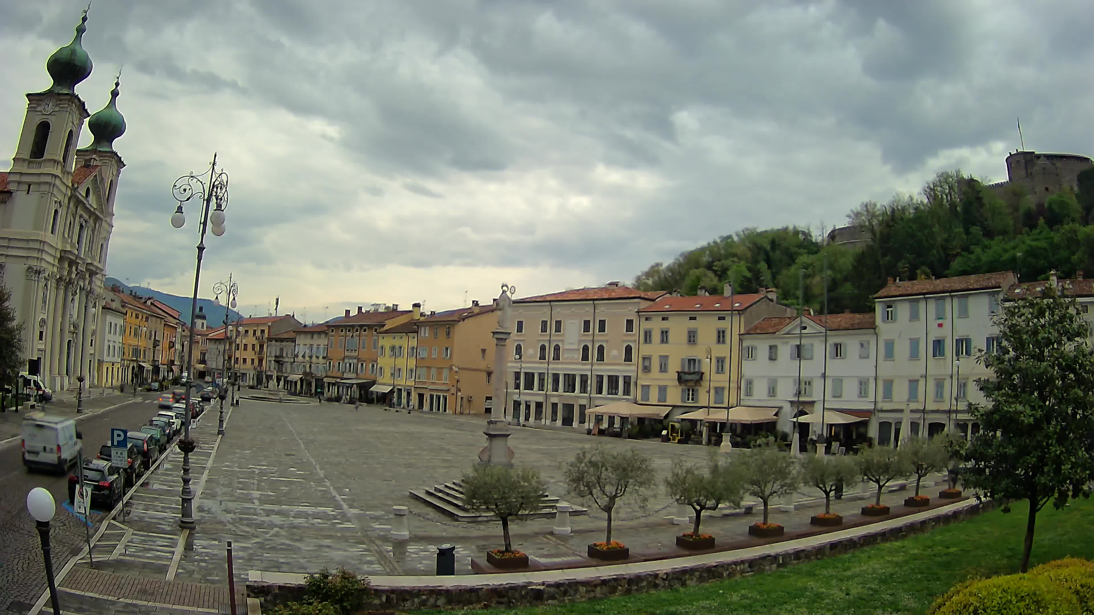 Gorizia Piazza della Vittoria e chiesa di S. Ignazio