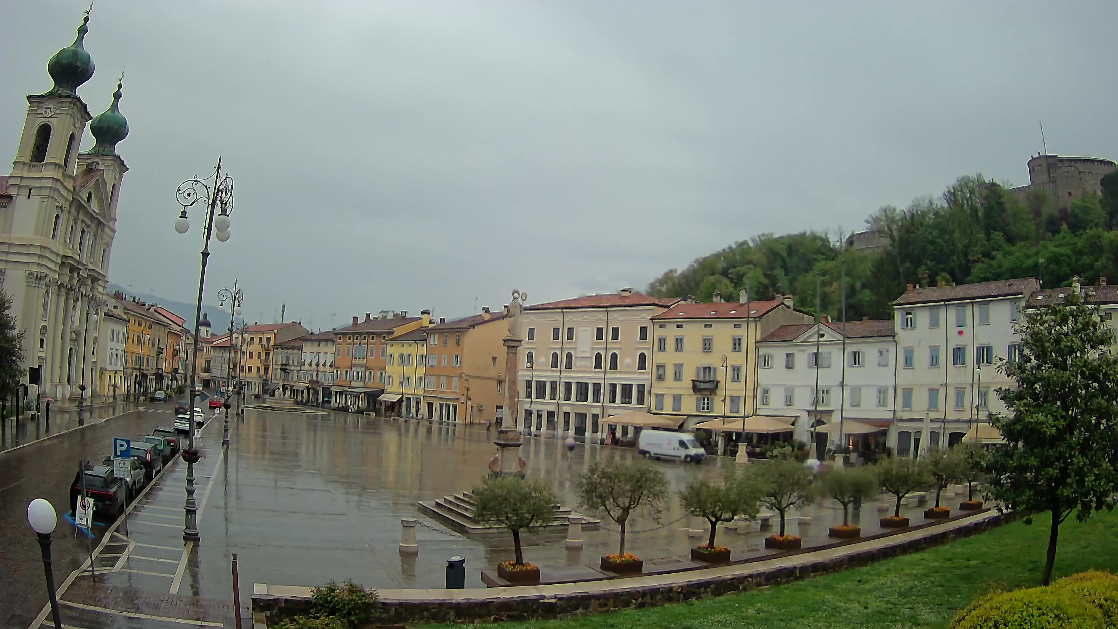 Gorizia Piazza della Vittoria e chiesa di S. Ignazio