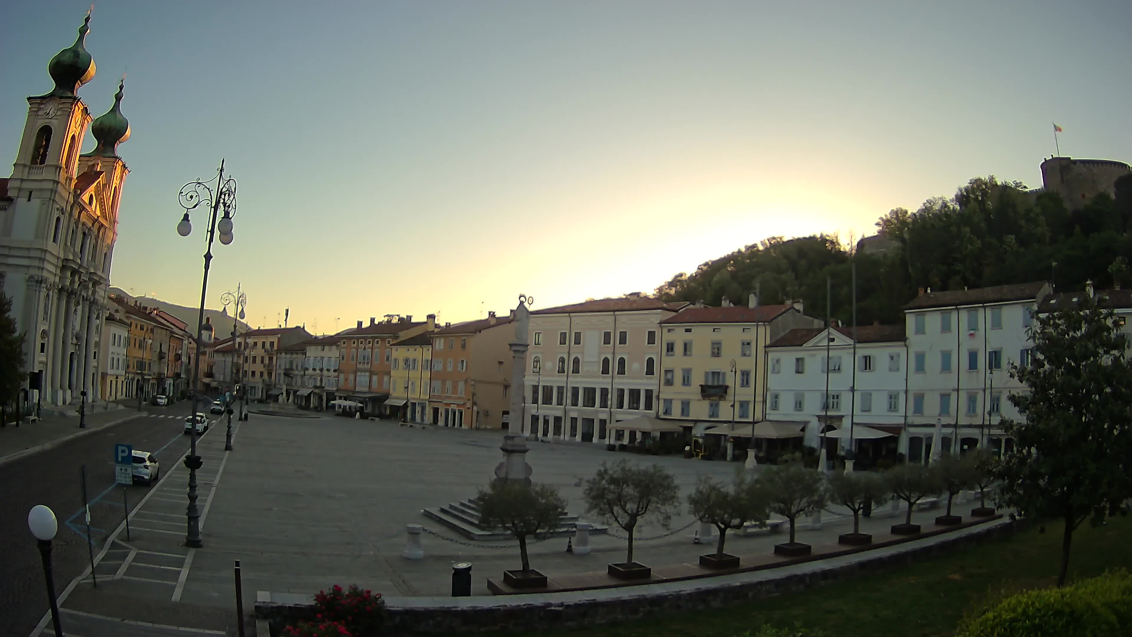 Kamera Gorica Travnik in cerkev sv. Ignacija