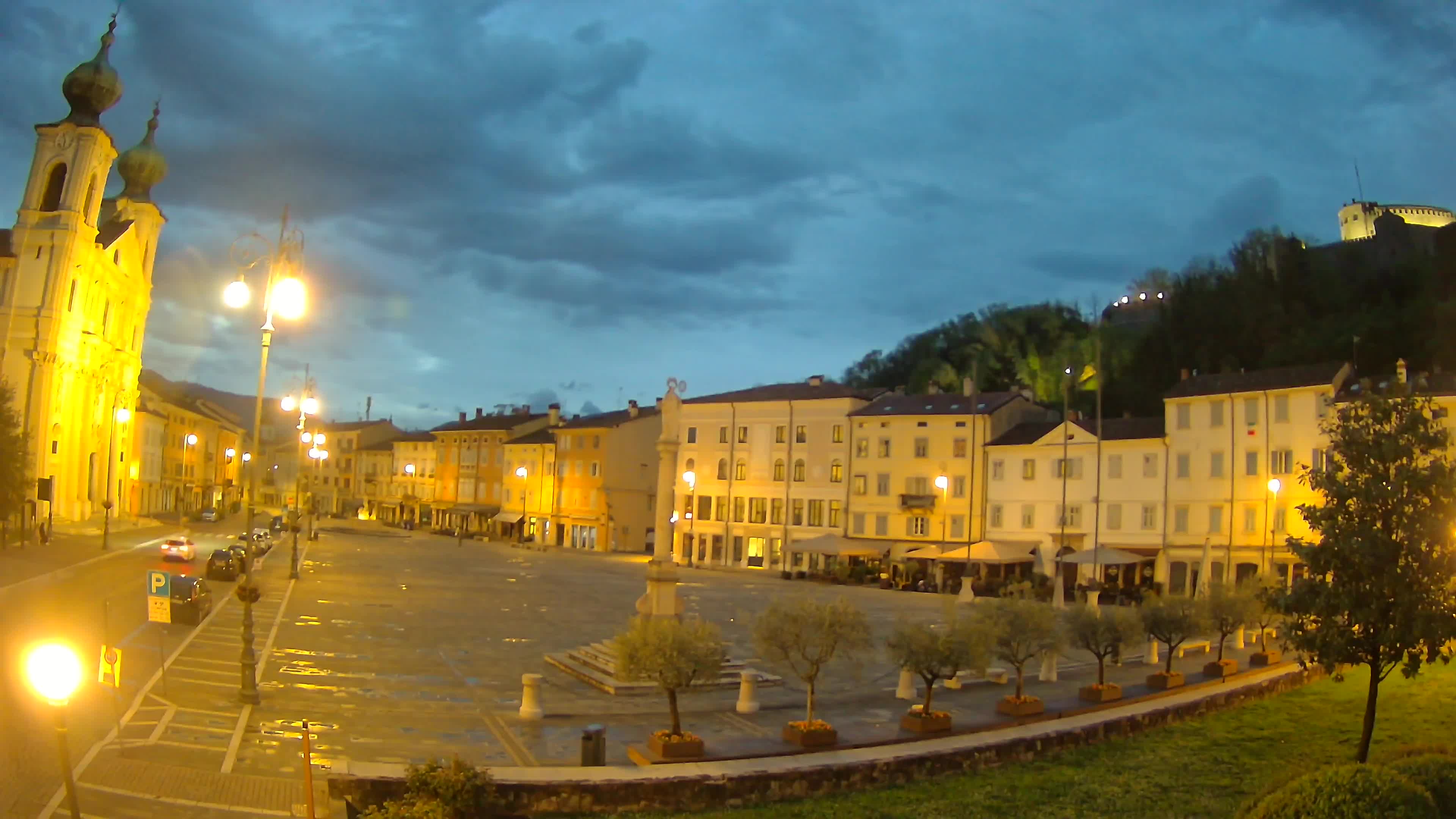 Gorizia Piazza della Vittoria e chiesa di S. Ignazio