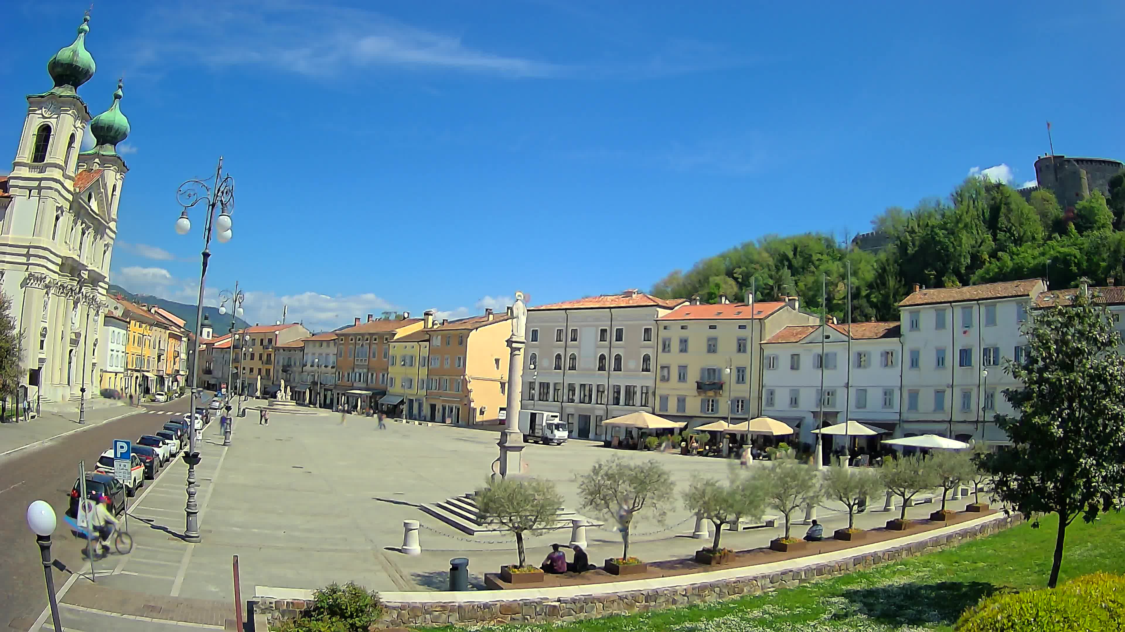 Gorizia Piazza della Vittoria e chiesa di S. Ignazio