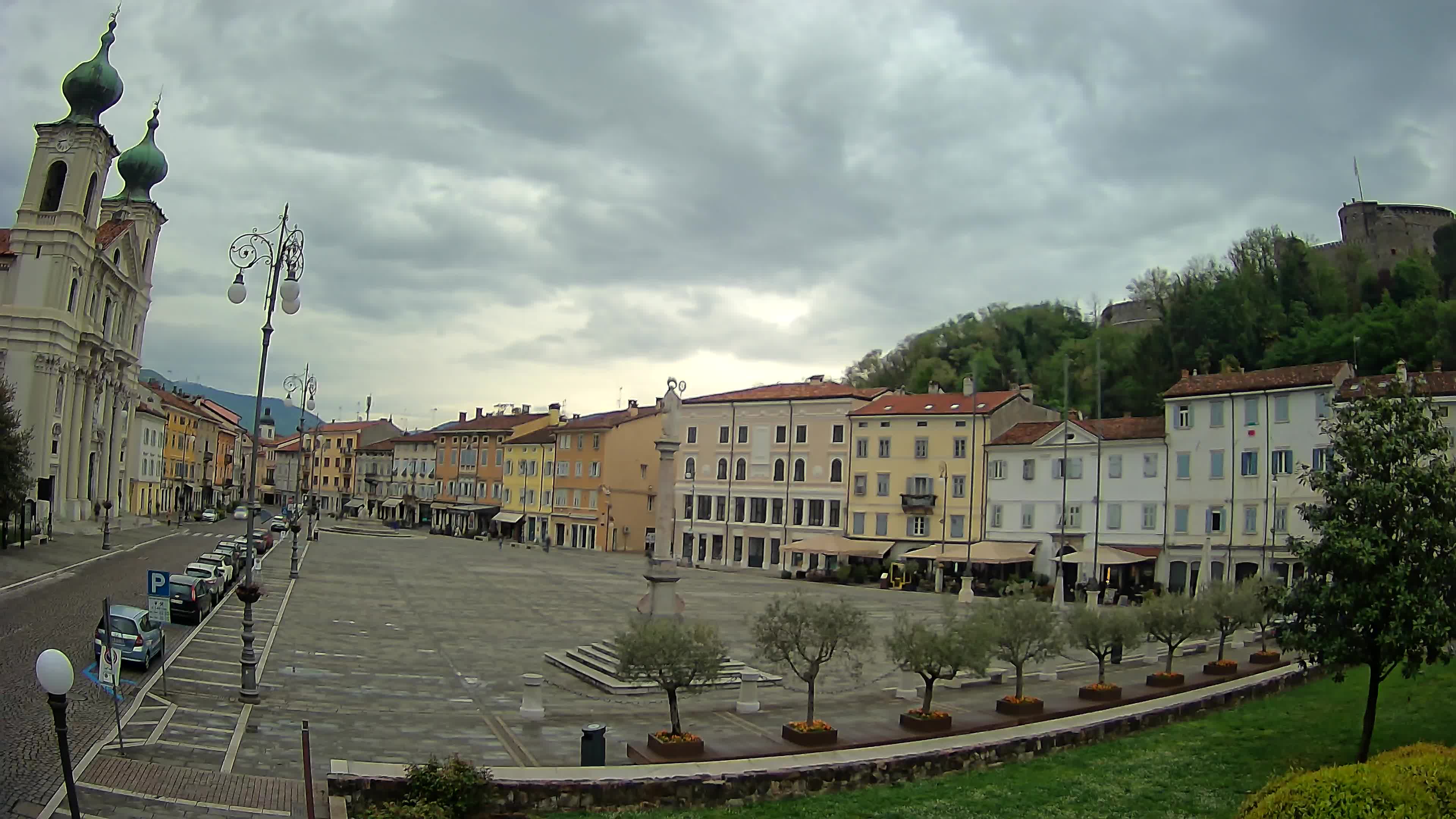 Gorizia – Plaza Vittoria – iglesia de San Pedro. Ignacio