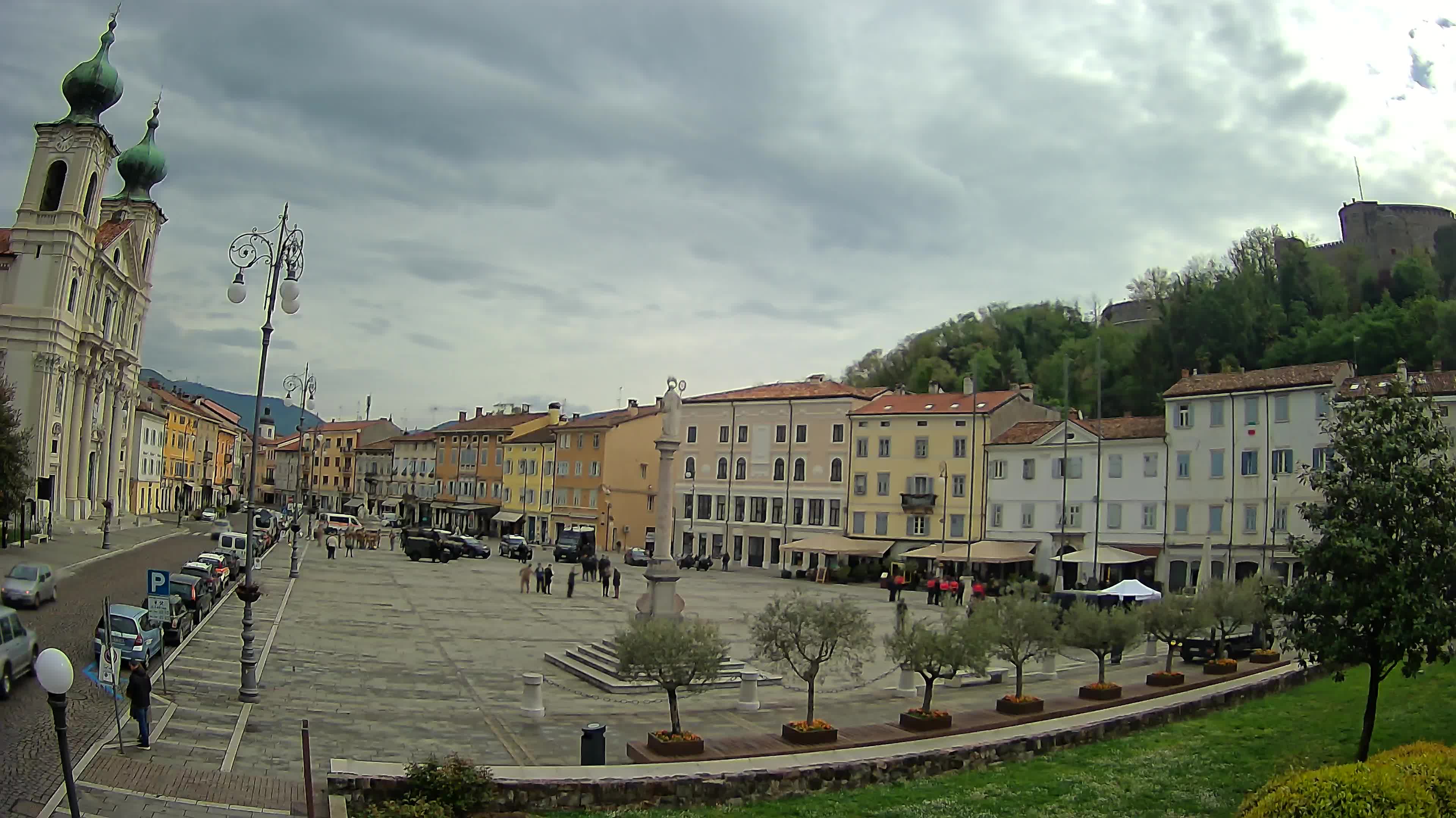 Gorizia Piazza della Vittoria e chiesa di S. Ignazio