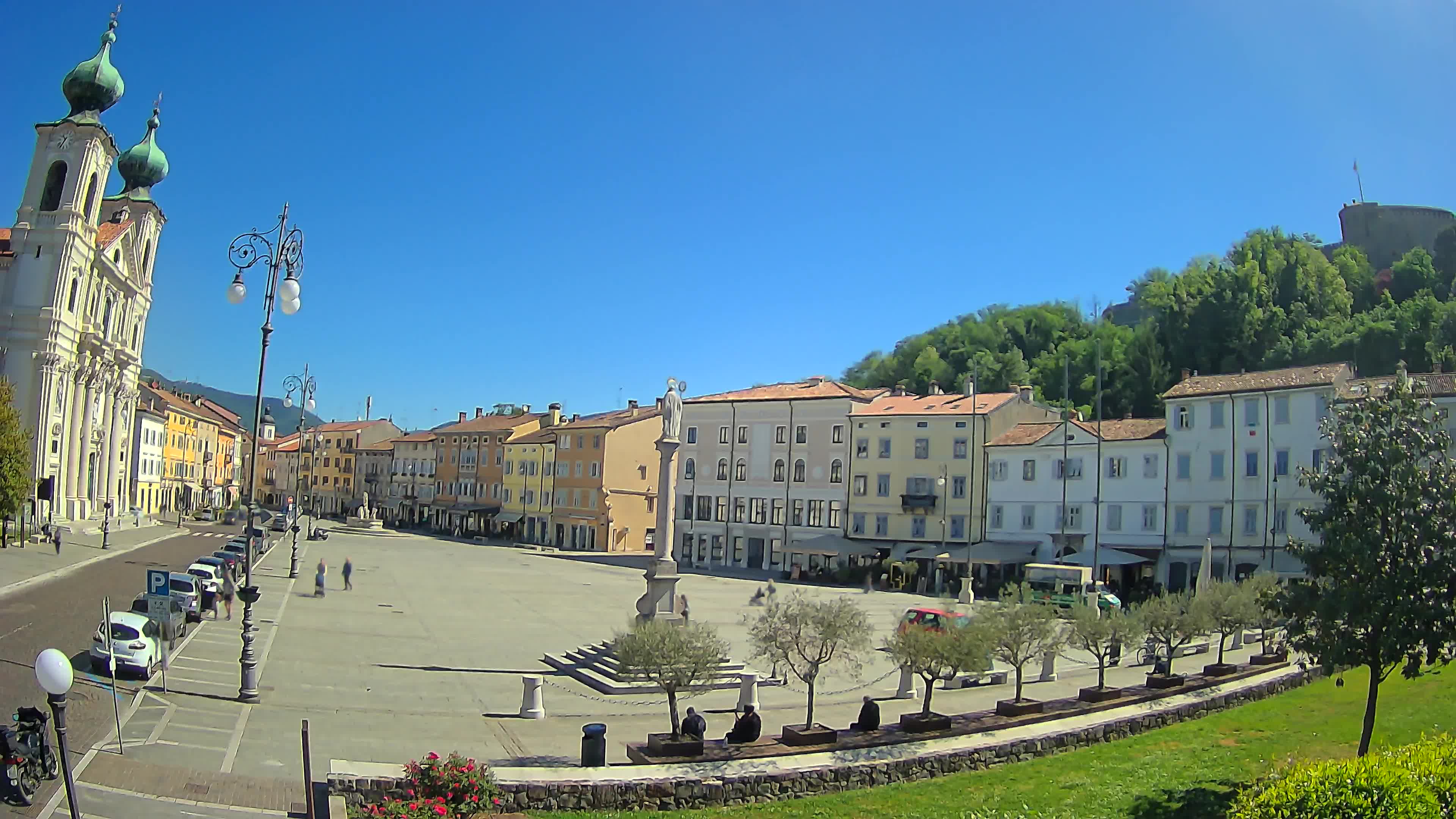 Kamera Gorica Travnik in cerkev sv. Ignacija