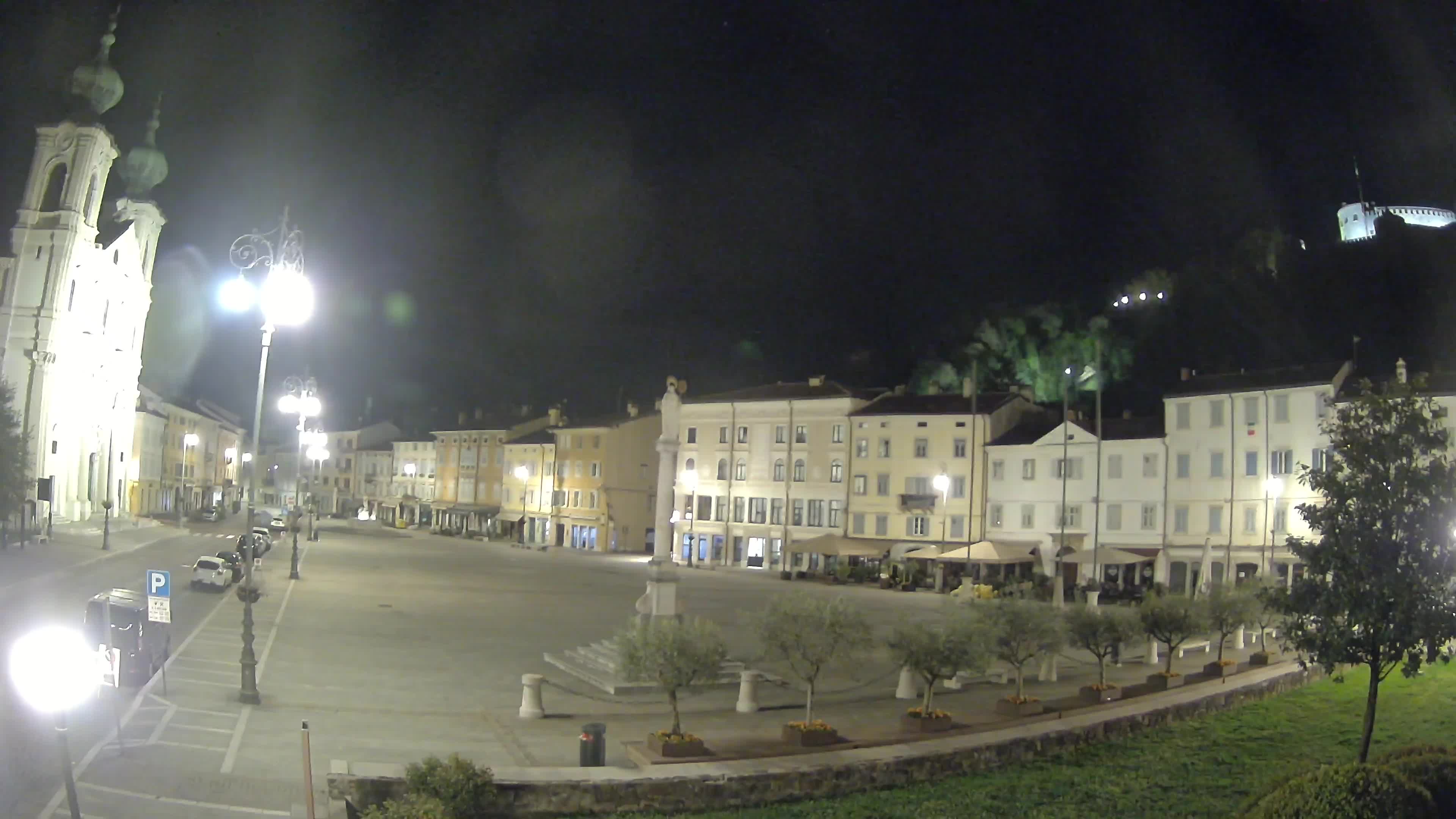 Gorizia Piazza della Vittoria e chiesa di S. Ignazio