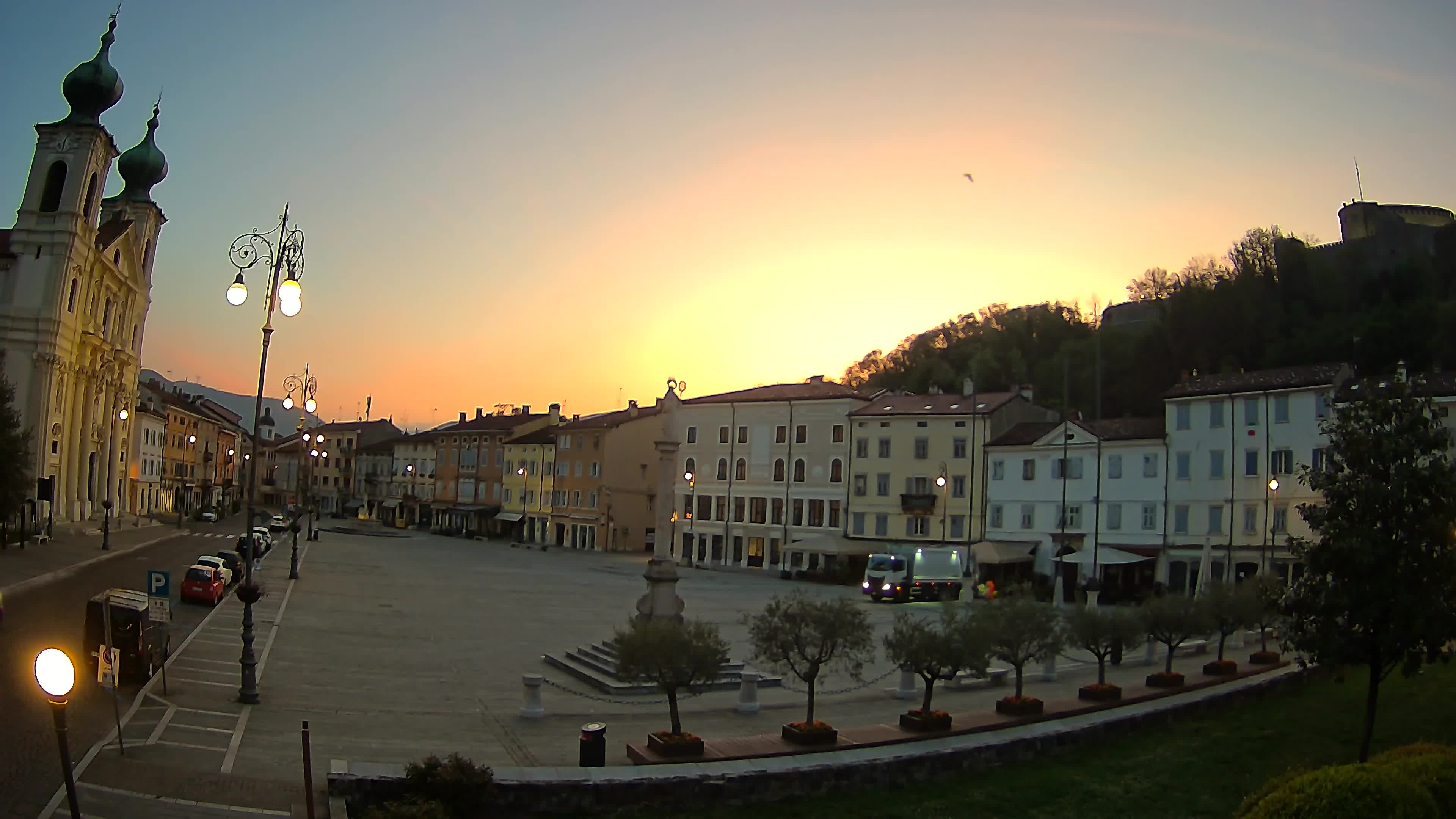 Kamera Gorica Travnik in cerkev sv. Ignacija