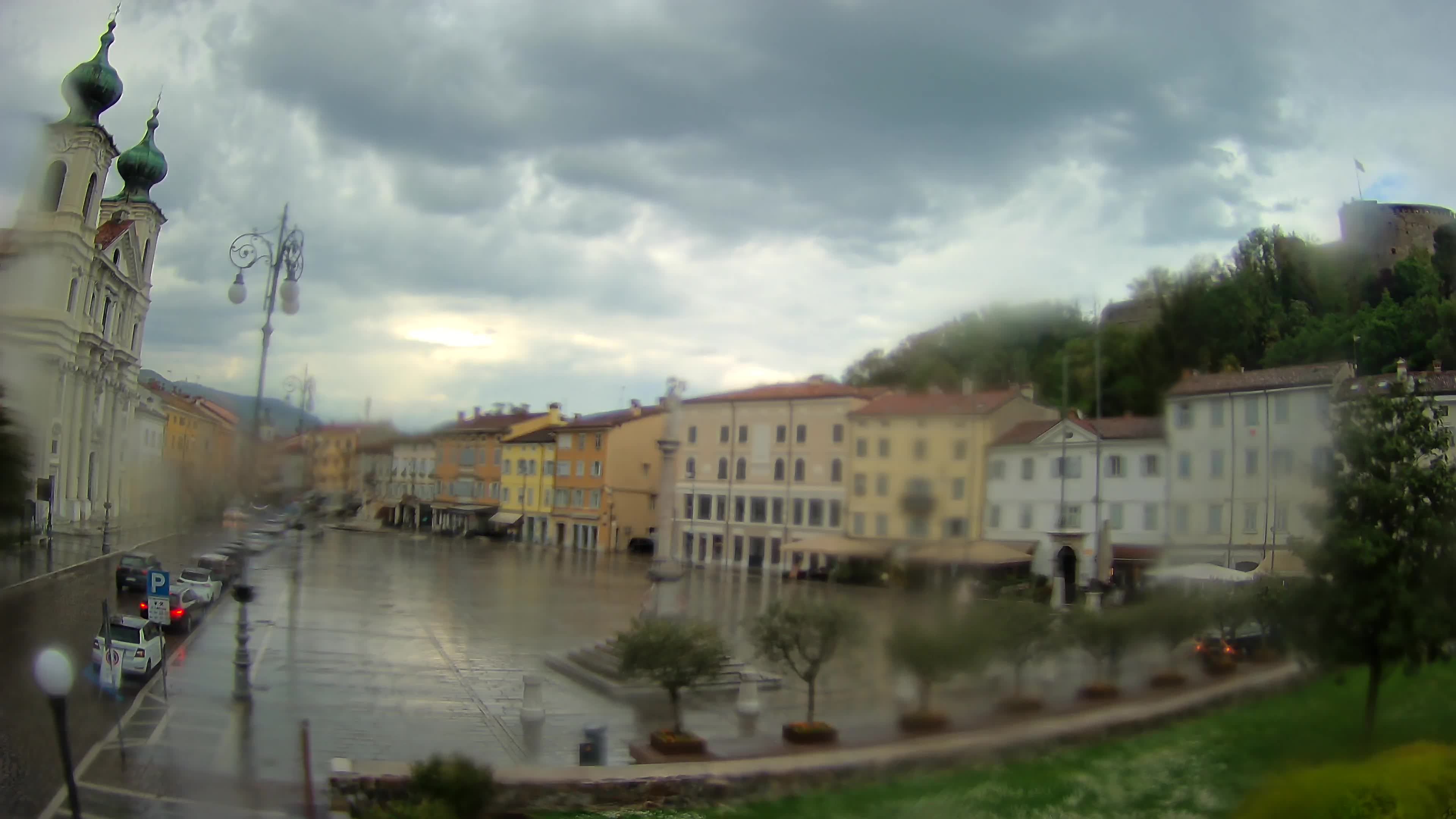 Gorizia Piazza della Vittoria e chiesa di S. Ignazio