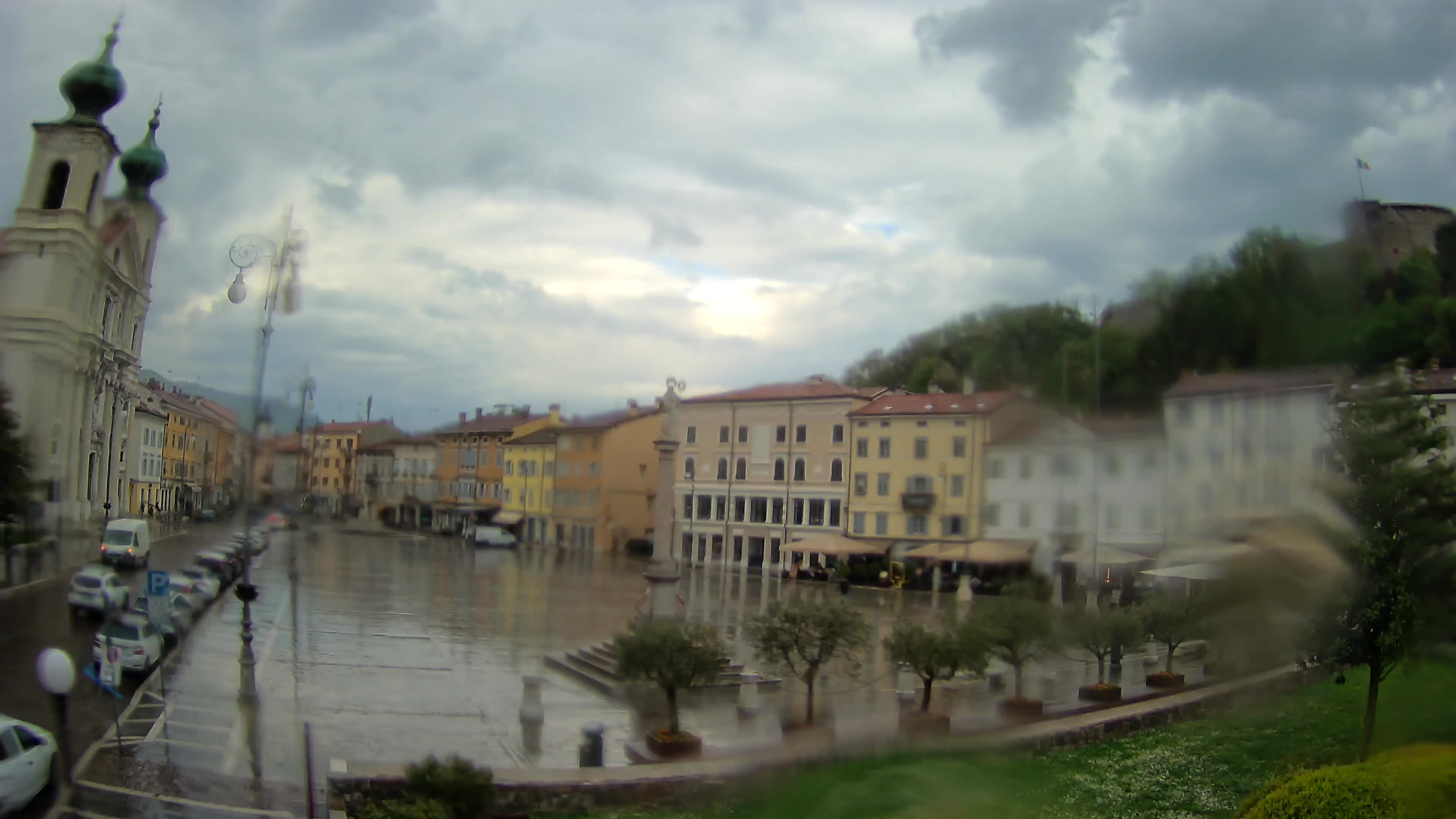 Gorizia Piazza della Vittoria e chiesa di S. Ignazio