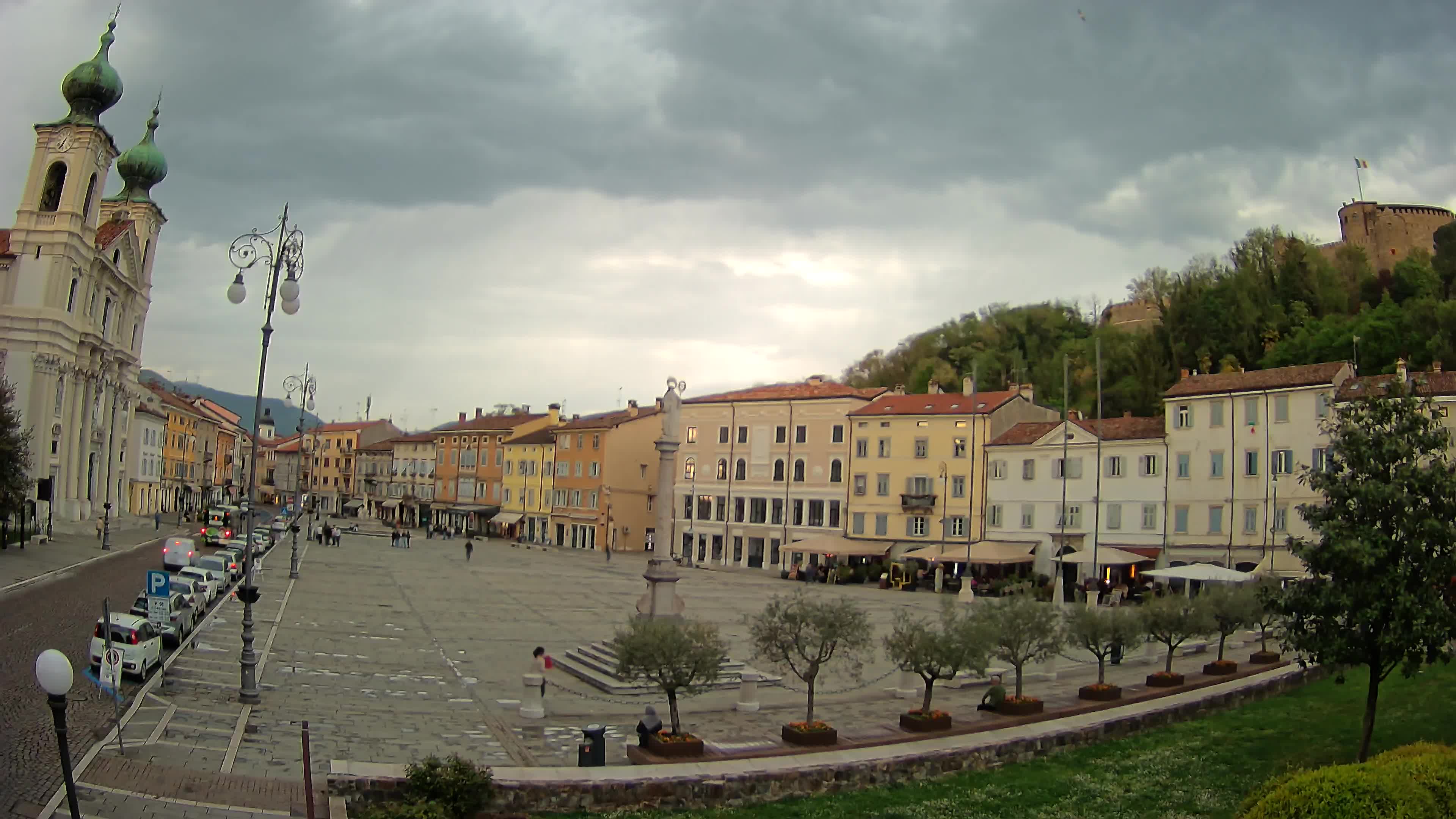 Gorizia Piazza della Vittoria e chiesa di S. Ignazio