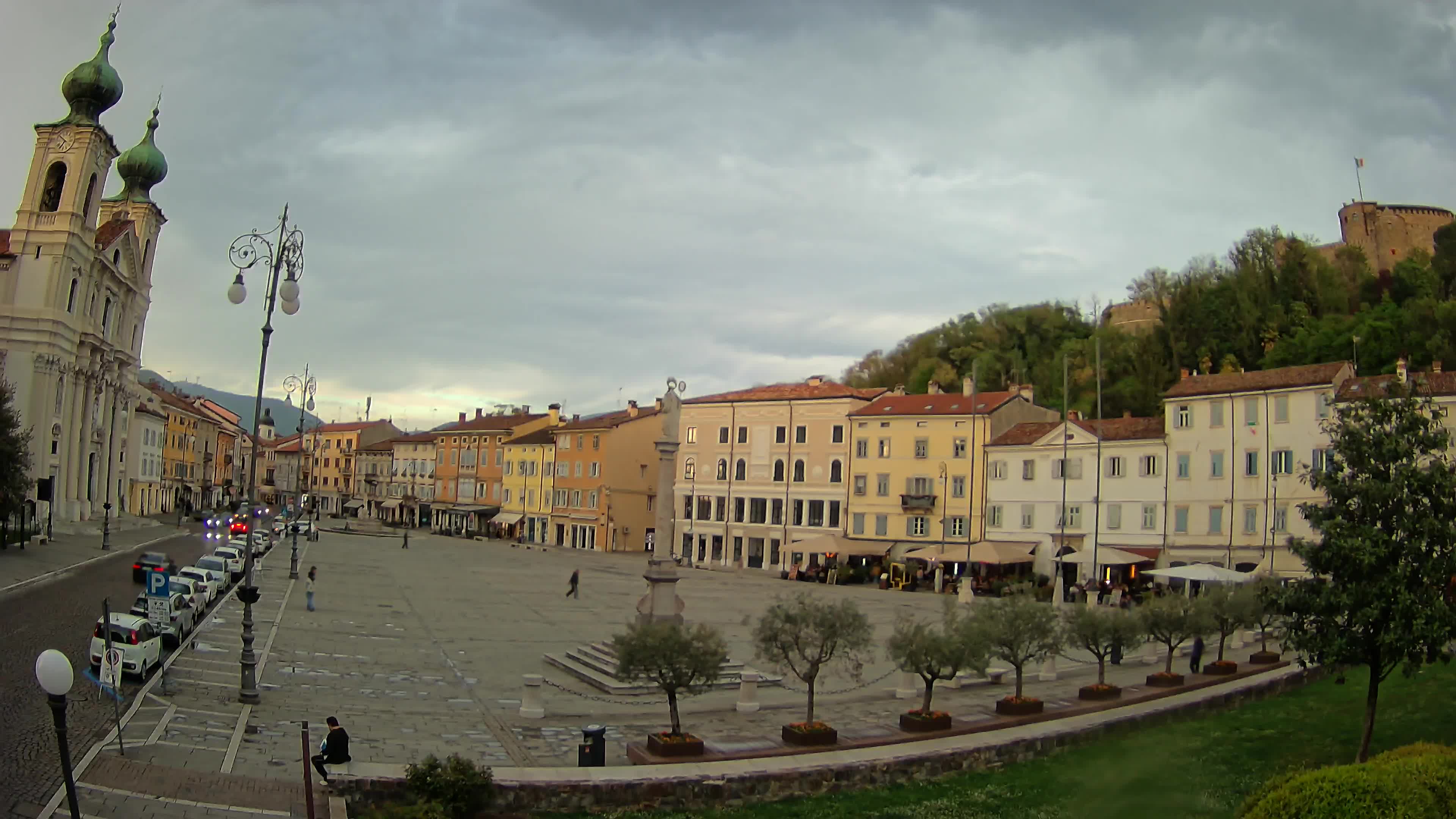 Gorizia Piazza della Vittoria e chiesa di S. Ignazio