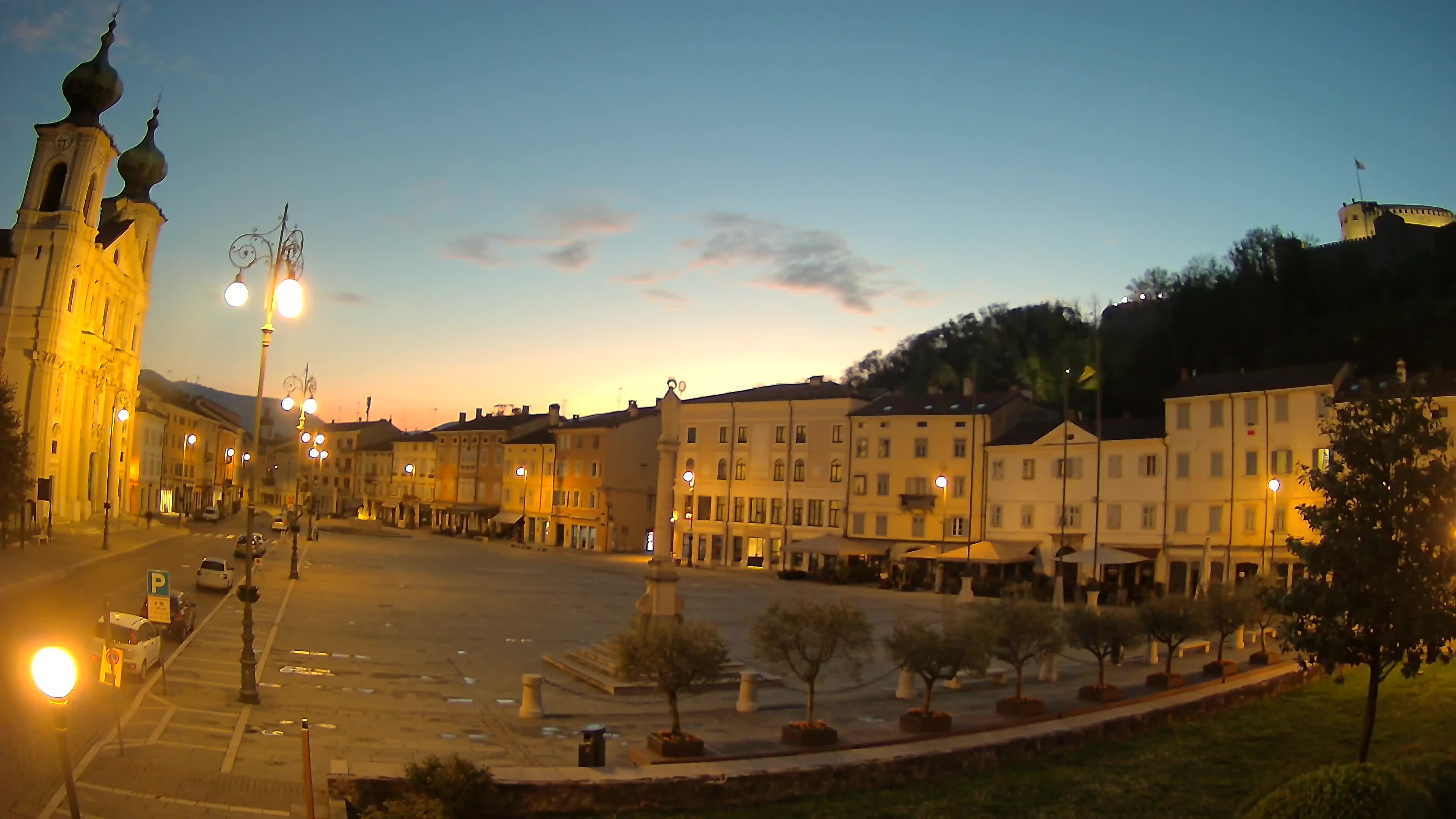 Gorizia Piazza della Vittoria e chiesa di S. Ignazio