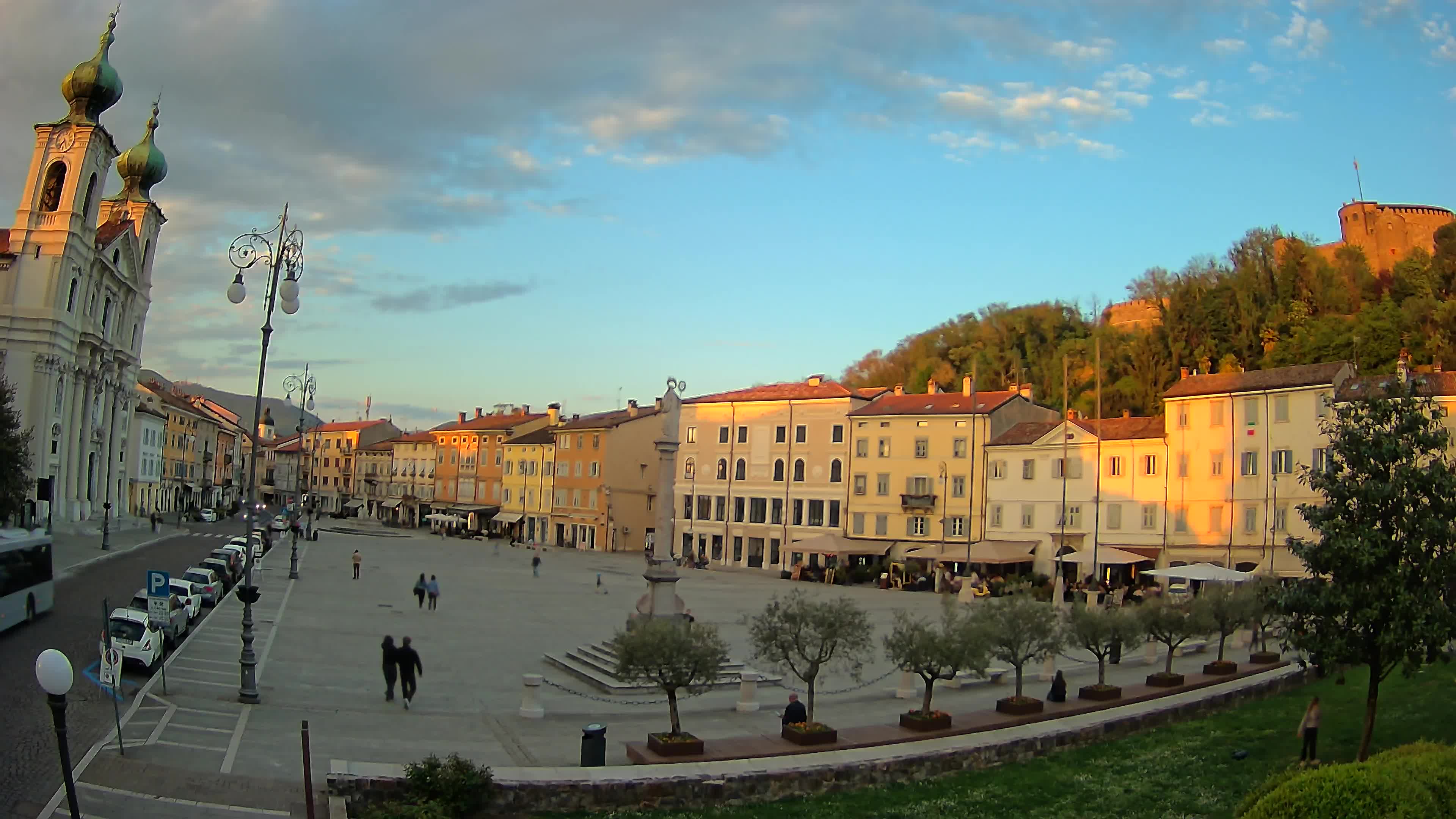 Gorizia Piazza della Vittoria e chiesa di S. Ignazio