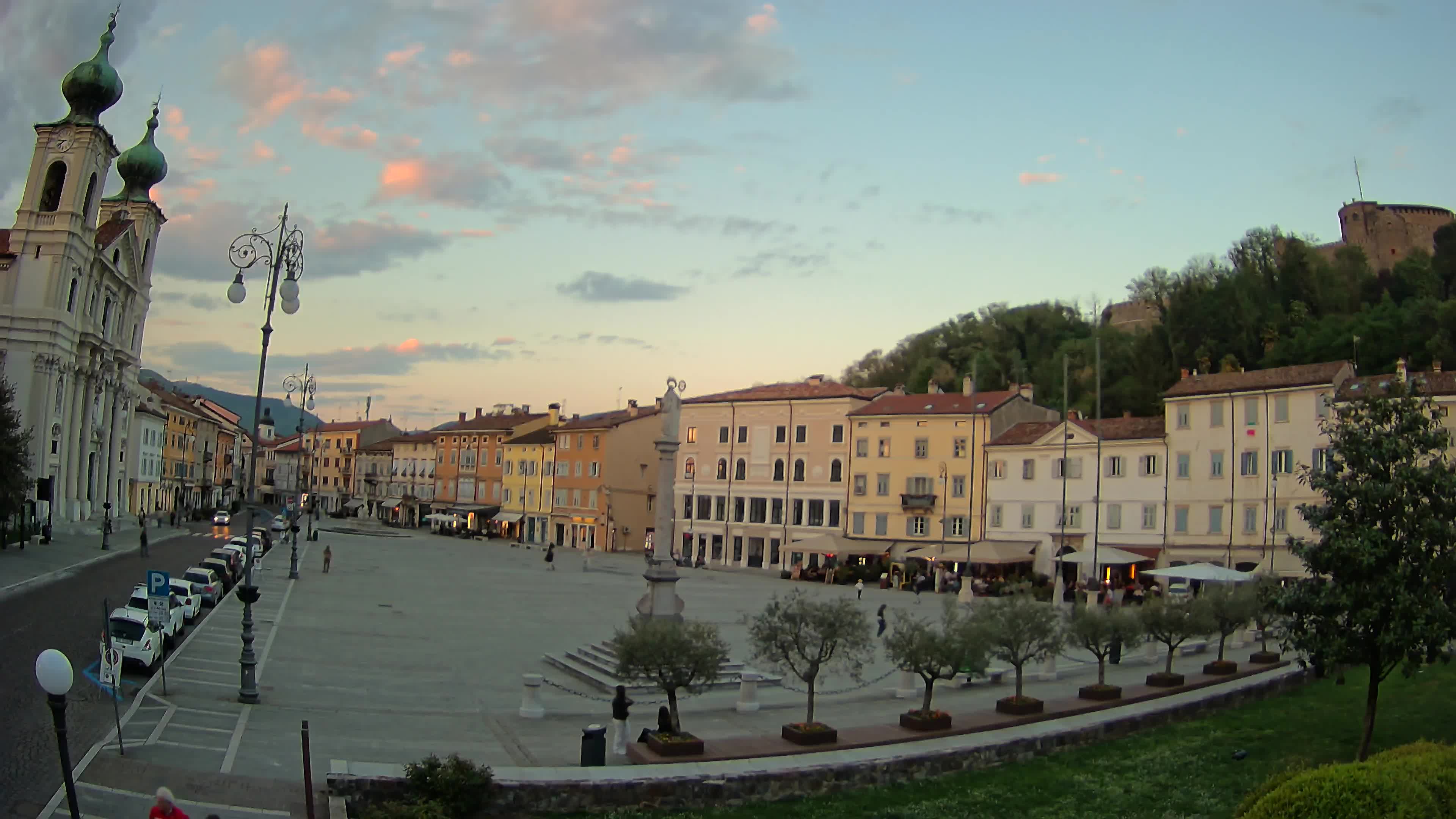 Gorizia Piazza della Vittoria e chiesa di S. Ignazio