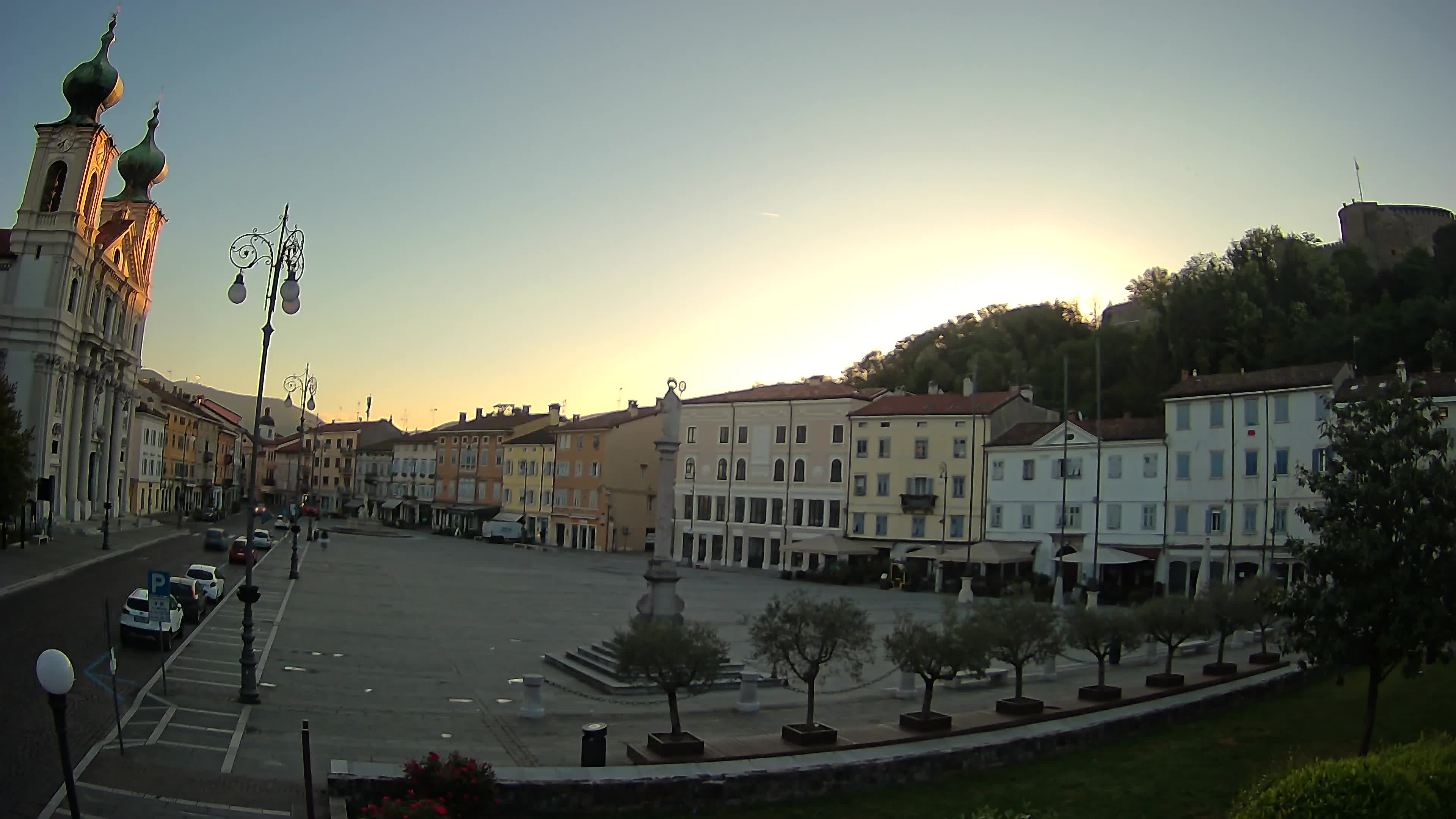 Gorizia Piazza della Vittoria e chiesa di S. Ignazio