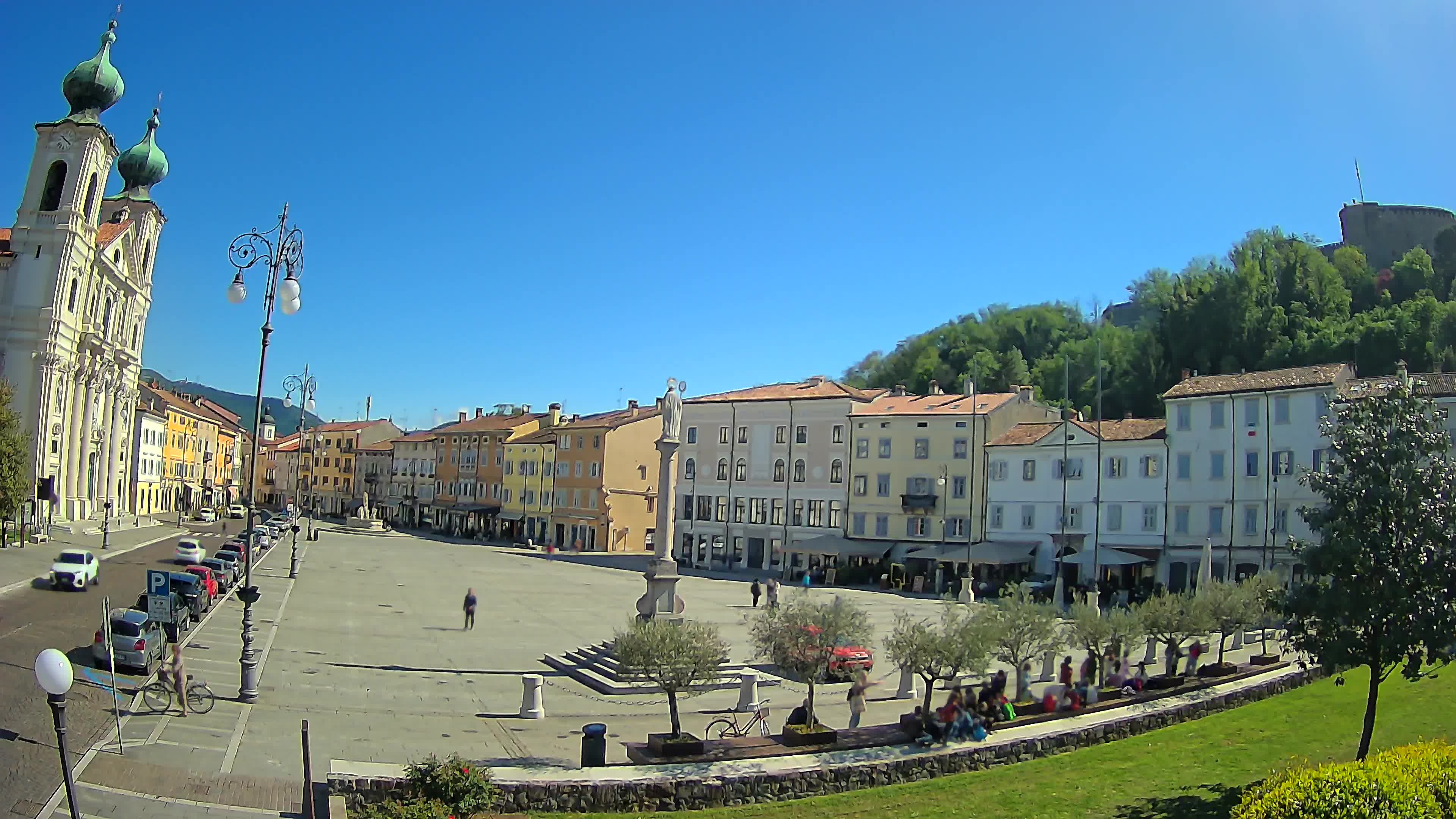 Gorizia Piazza della Vittoria e chiesa di S. Ignazio