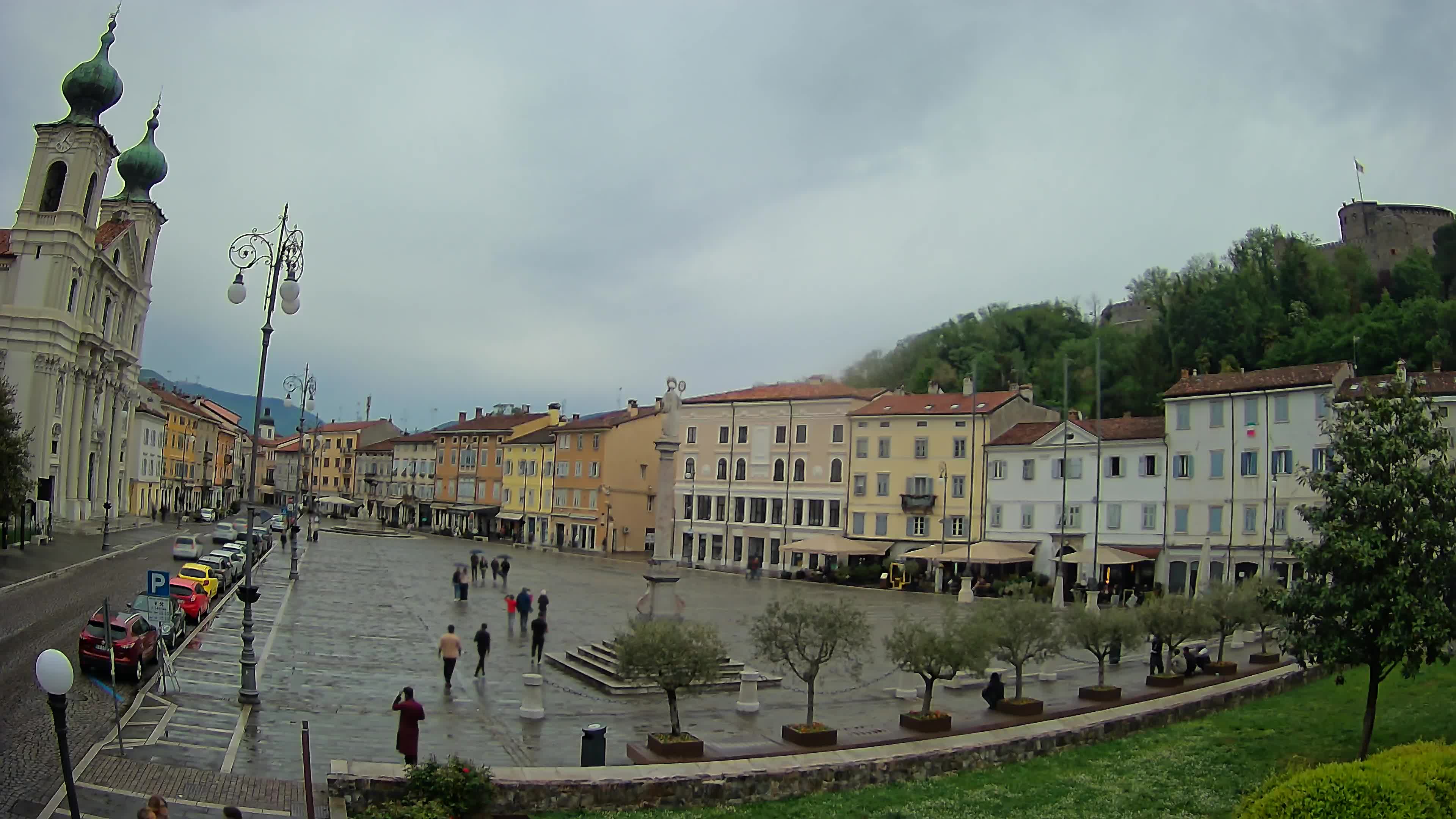 Gorizia Piazza della Vittoria e chiesa di S. Ignazio