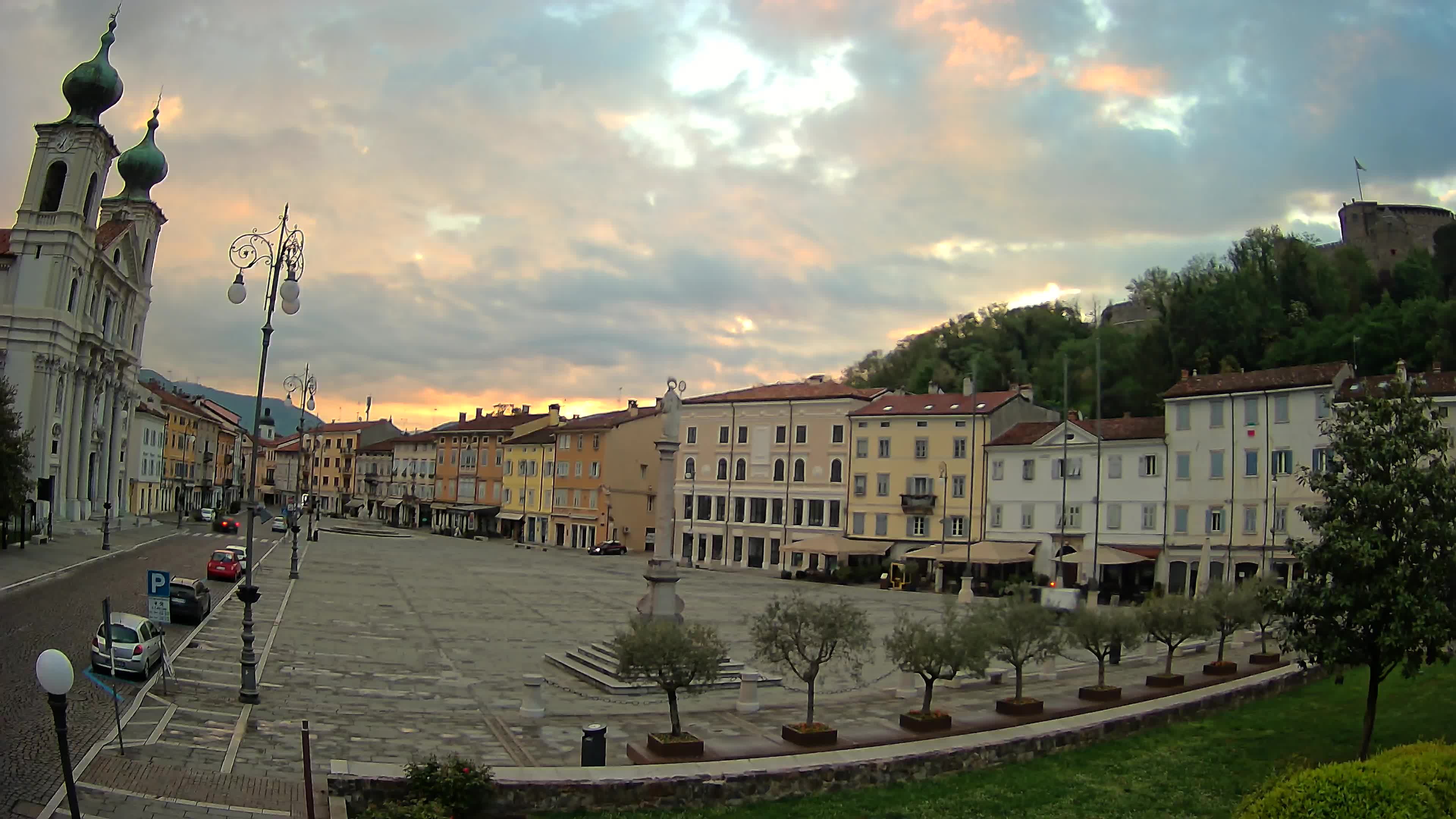 Gorizia Piazza della Vittoria e chiesa di S. Ignazio
