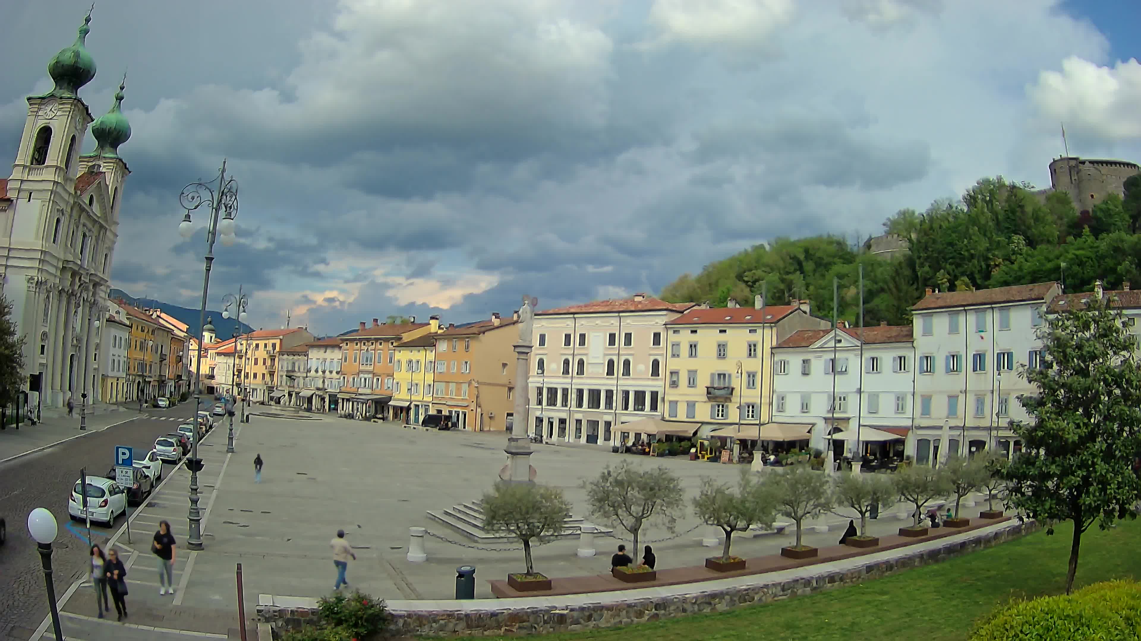 Gorizia Piazza della Vittoria e chiesa di S. Ignazio