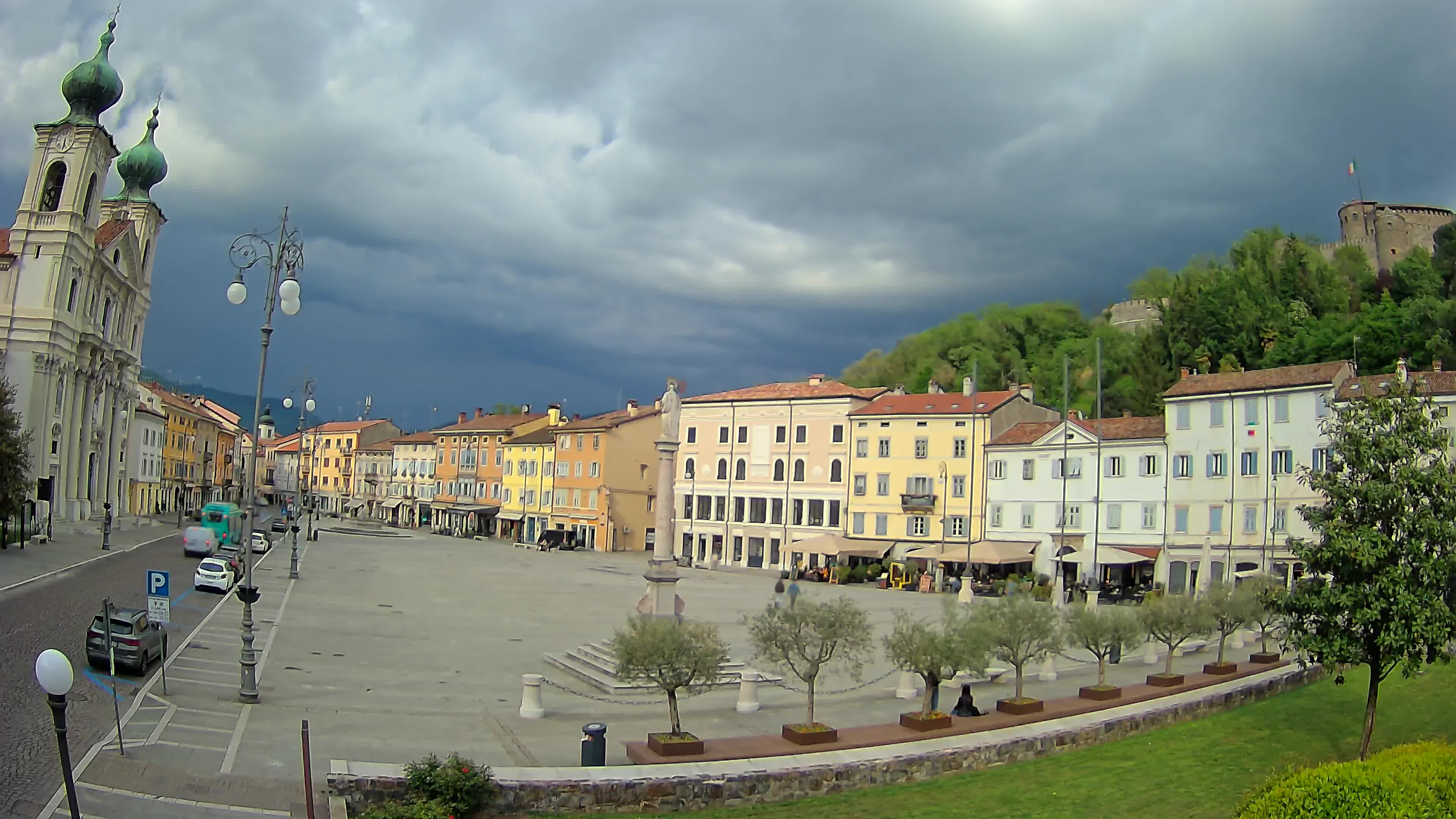 Gorizia Piazza della Vittoria e chiesa di S. Ignazio