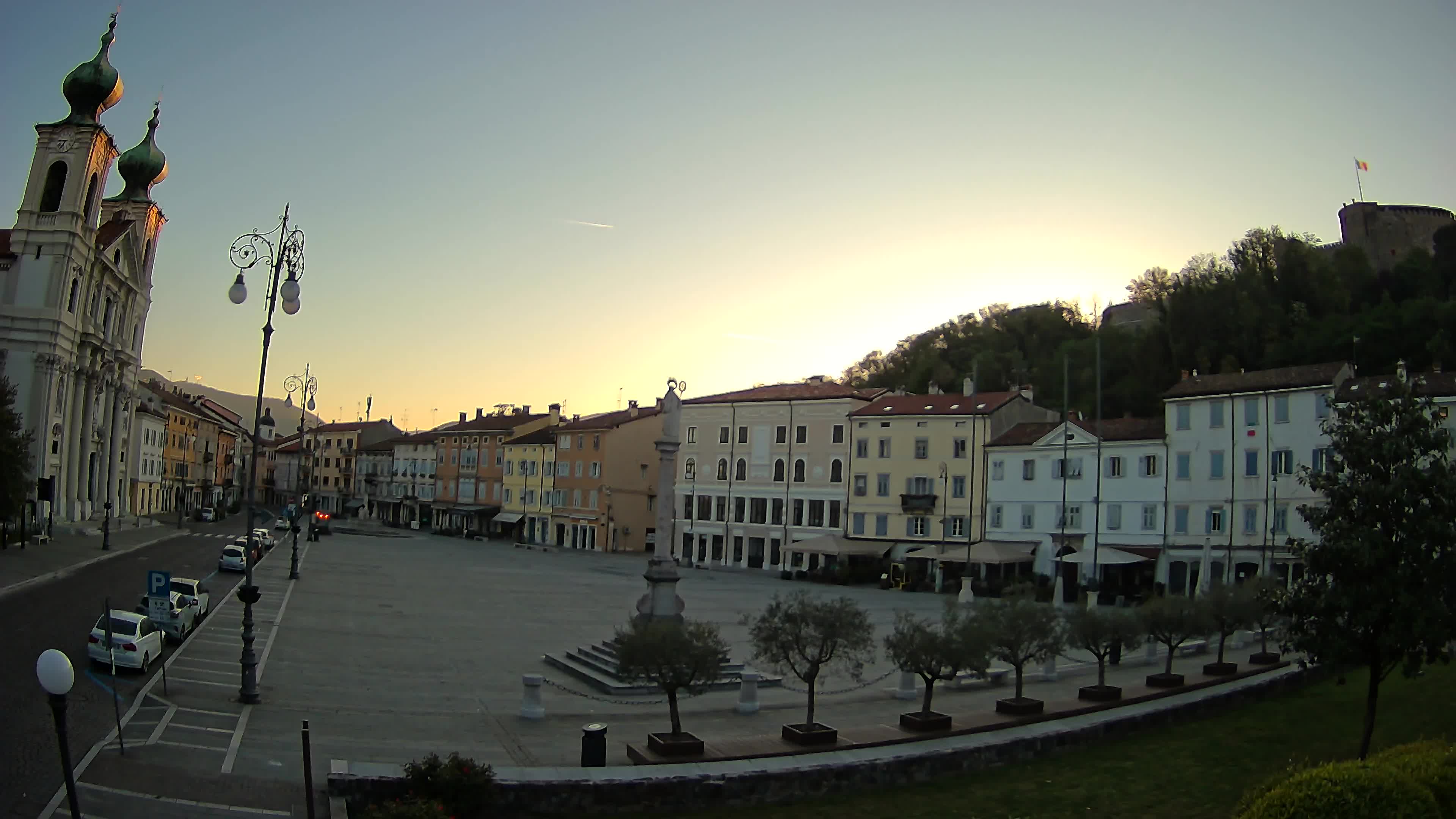 Gorizia Piazza della Vittoria e chiesa di S. Ignazio