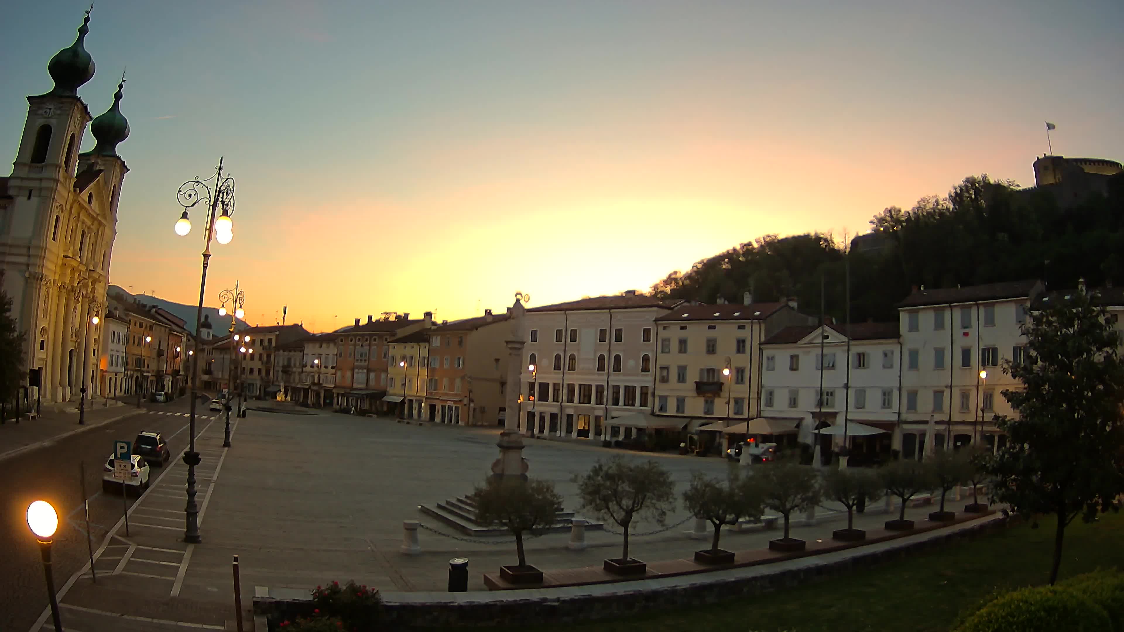 Gorizia Piazza della Vittoria e chiesa di S. Ignazio