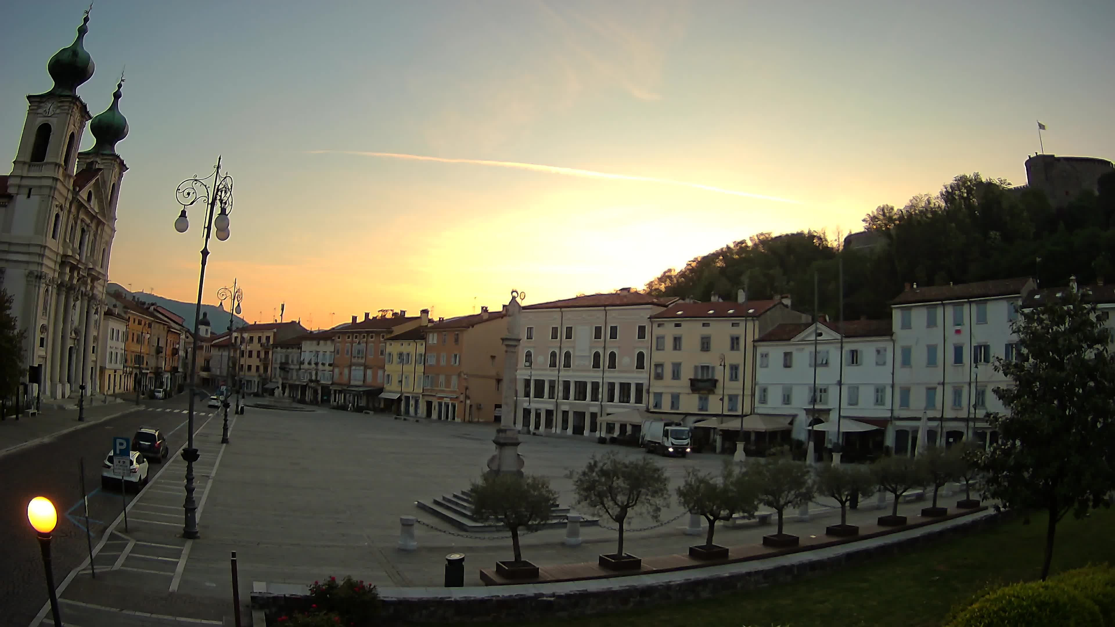 Gorizia Piazza della Vittoria e chiesa di S. Ignazio
