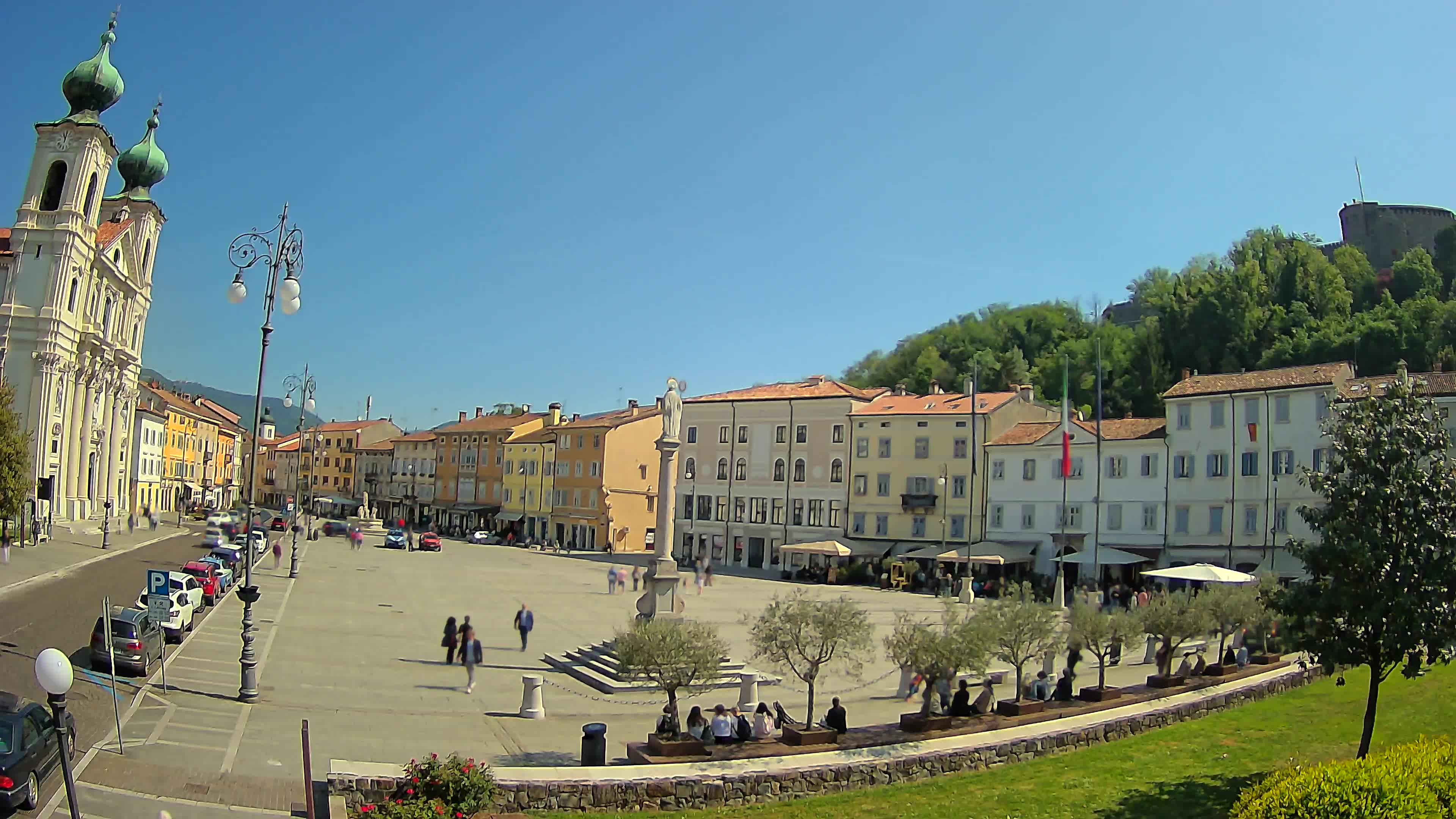 Gorizia Piazza della Vittoria e chiesa di S. Ignazio